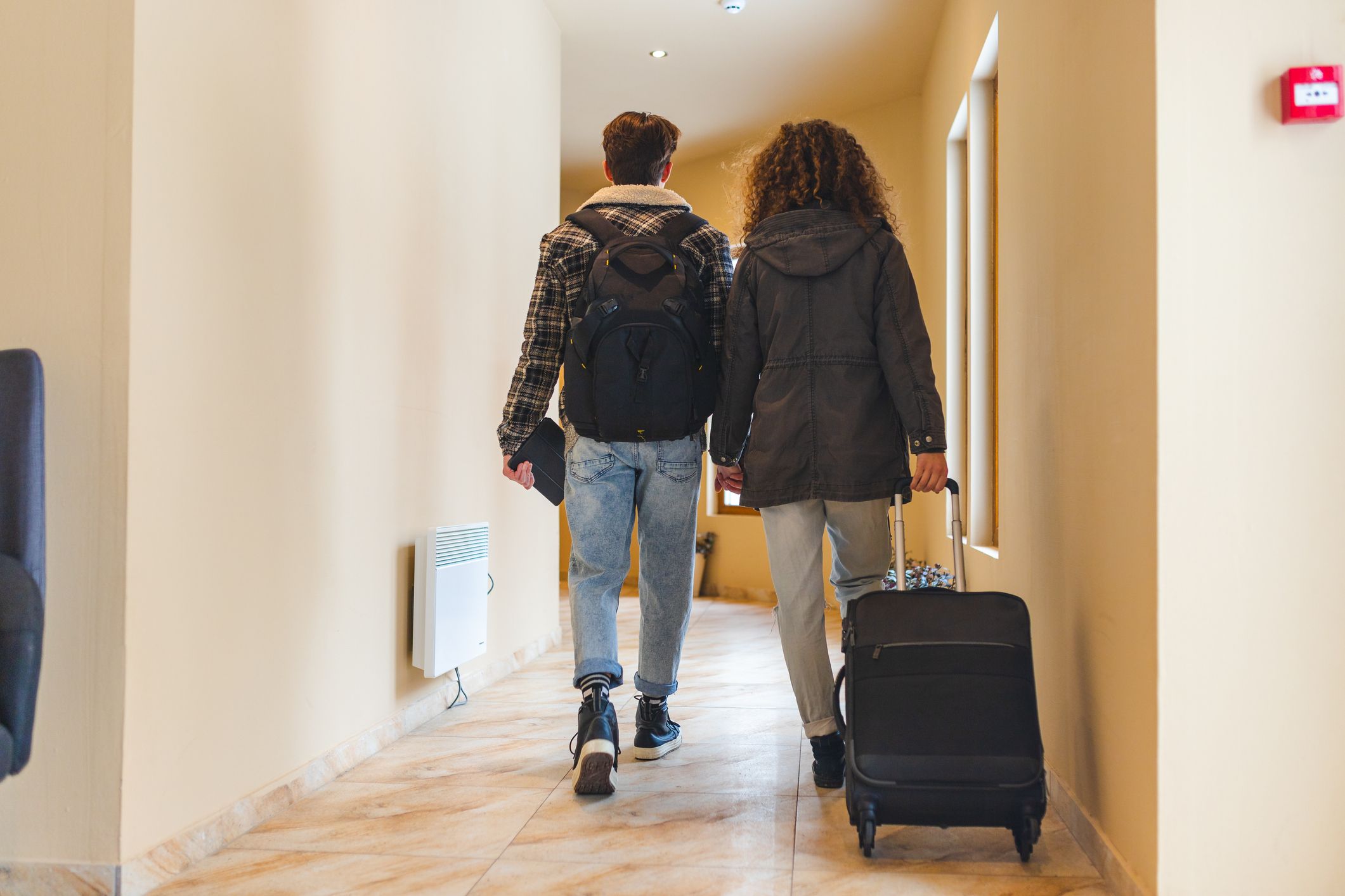 Eine 28-Jährige lernte in einer Bar einen 31-Jährigen kennen. Die beiden mieteten ein Hotelzimmer. (Symbolbild)
