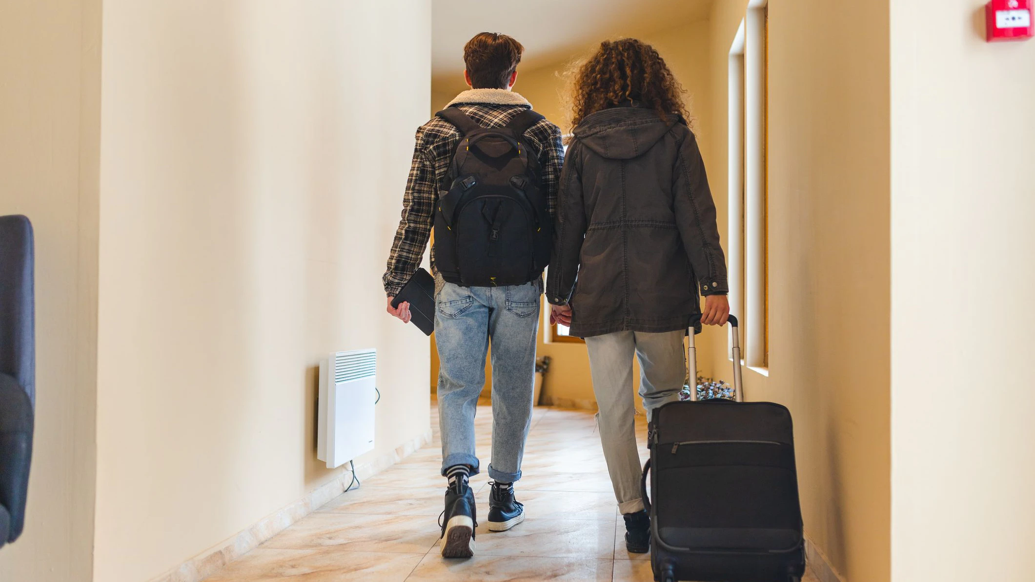 Eine 28-Jährige lernte in einer Bar einen 31-Jährigen kennen. Die beiden mieteten ein Hotelzimmer. (Symbolbild)