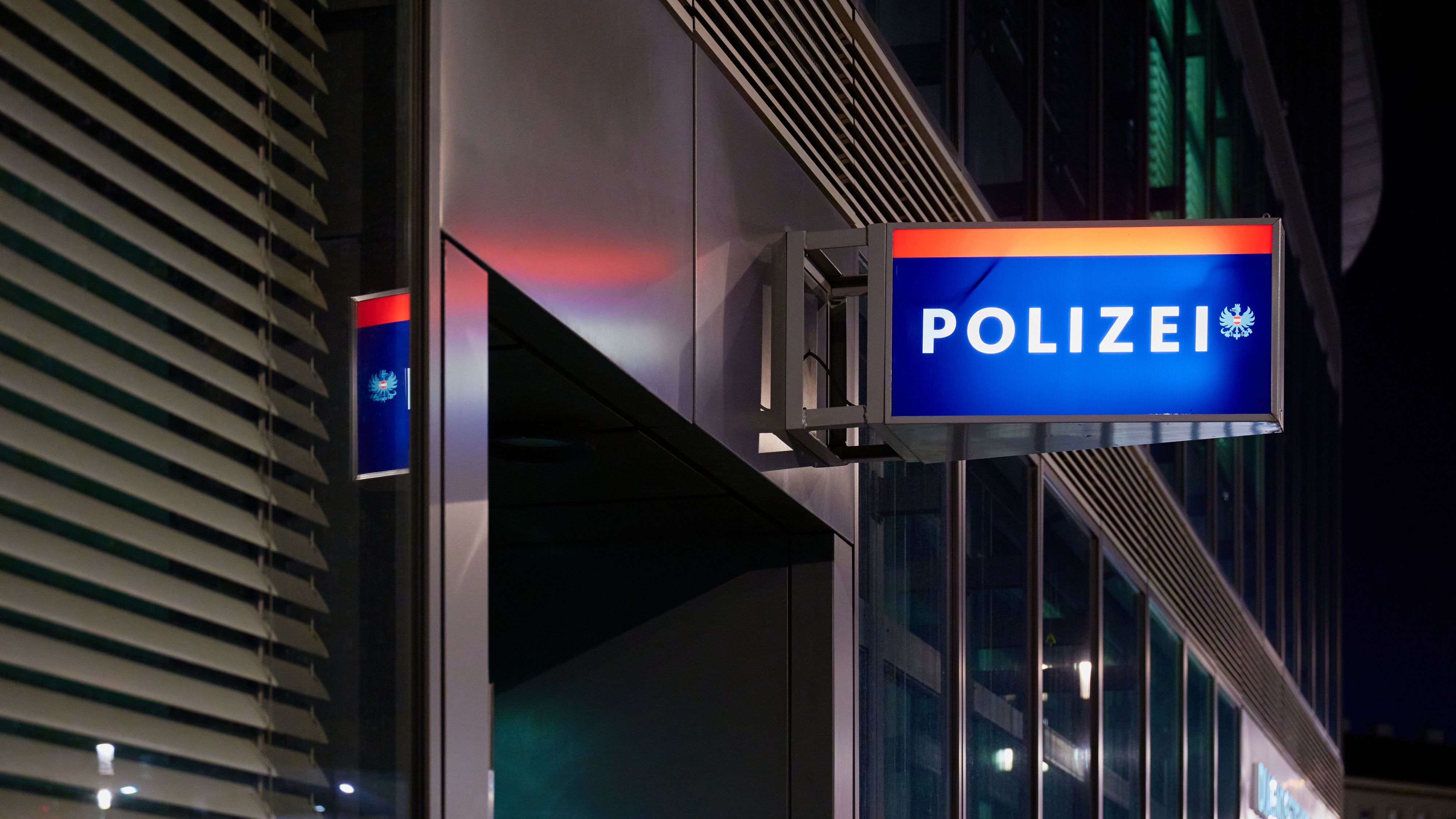 Sofortfahndungsmaßnahmen, unterstützt durch die Polizeidiensthundeeinheit, verliefen erfolglos.