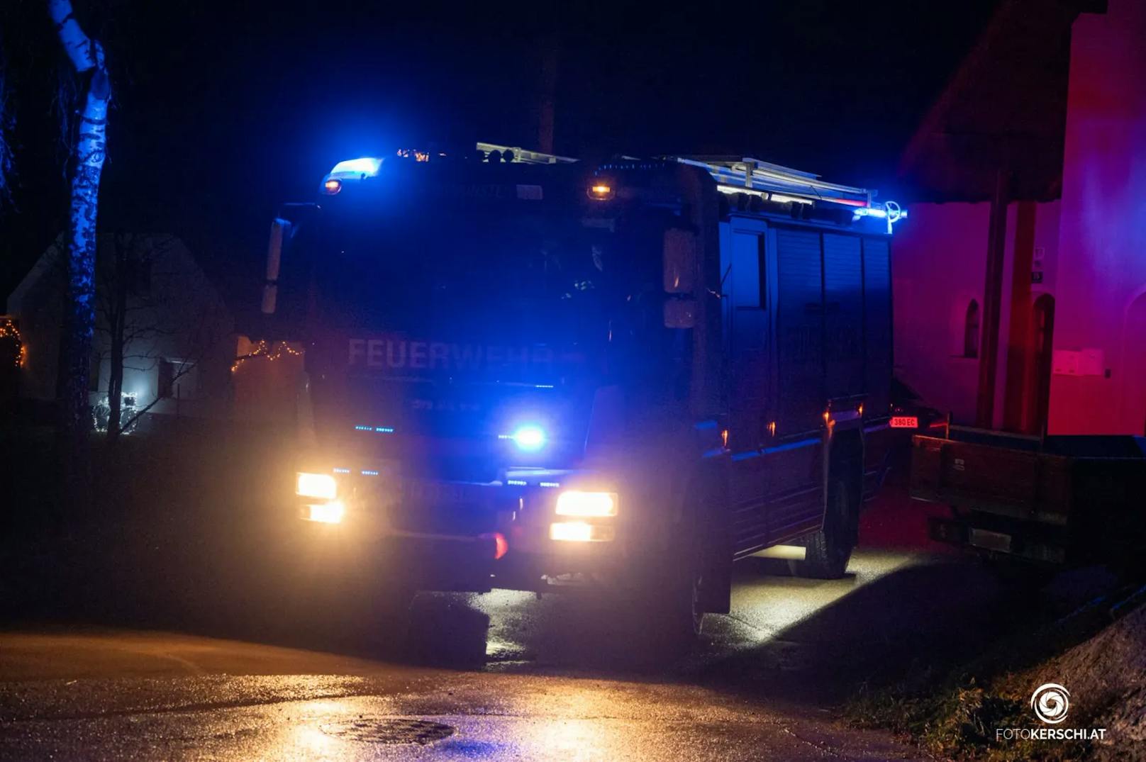 Drei Feuerwehren waren am späten Abend des Heiligen Abends in Kremsmünster (Bezirk Kirchdorf an der Krems) im Einsatz. Der Brand war beim Eintreffen bereits fast erloschen.