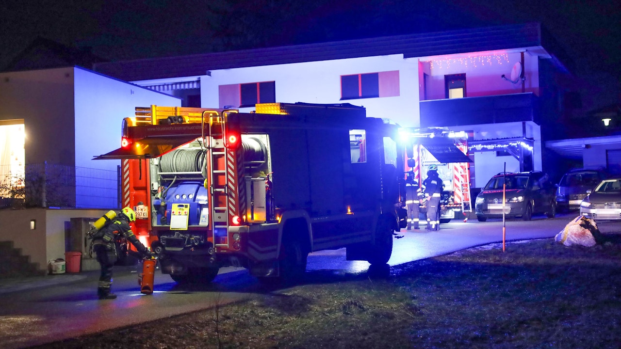 Heute.at - Familie kommt zu Weihnachten heim und wählt den Notruf