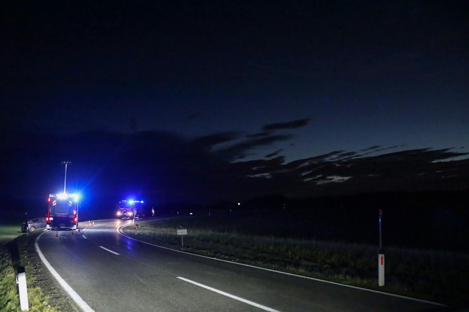 Ein schwerer Verkehrsunfall hat sich Dienstagfrüh auf der L513 Unterinnviertler Straße bei Taiskirchen im Innkreis (Bezirk Ried im Innkreis) ereignet.