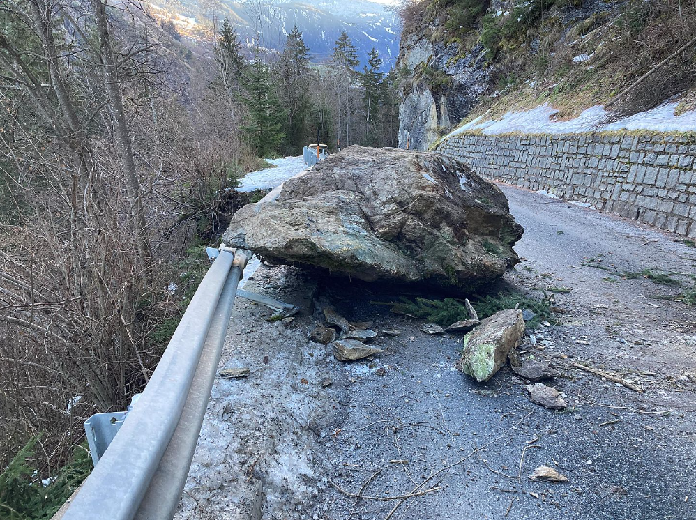 Nach dem Felssturz geriet der Hang in Bewegung.