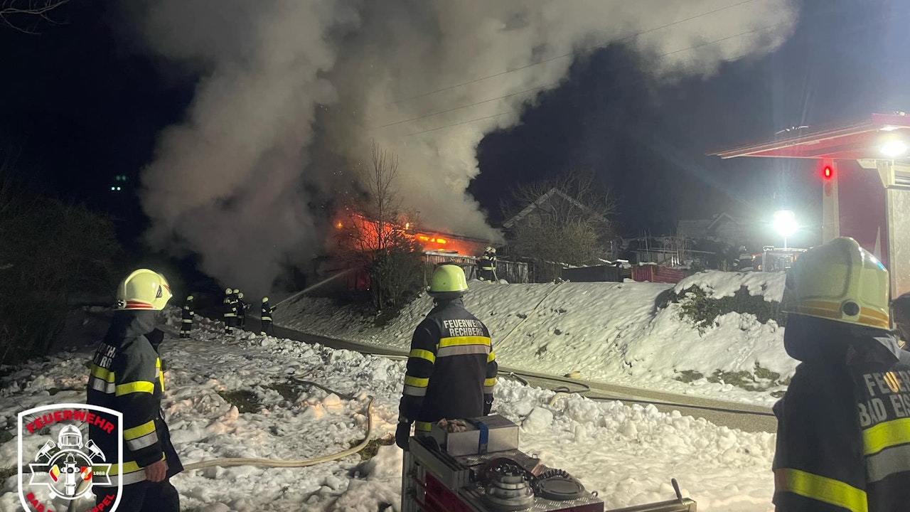 Heute.at - Riesige Rauchsäule in Kärnten! Feuerwehr im Großeinsatz
