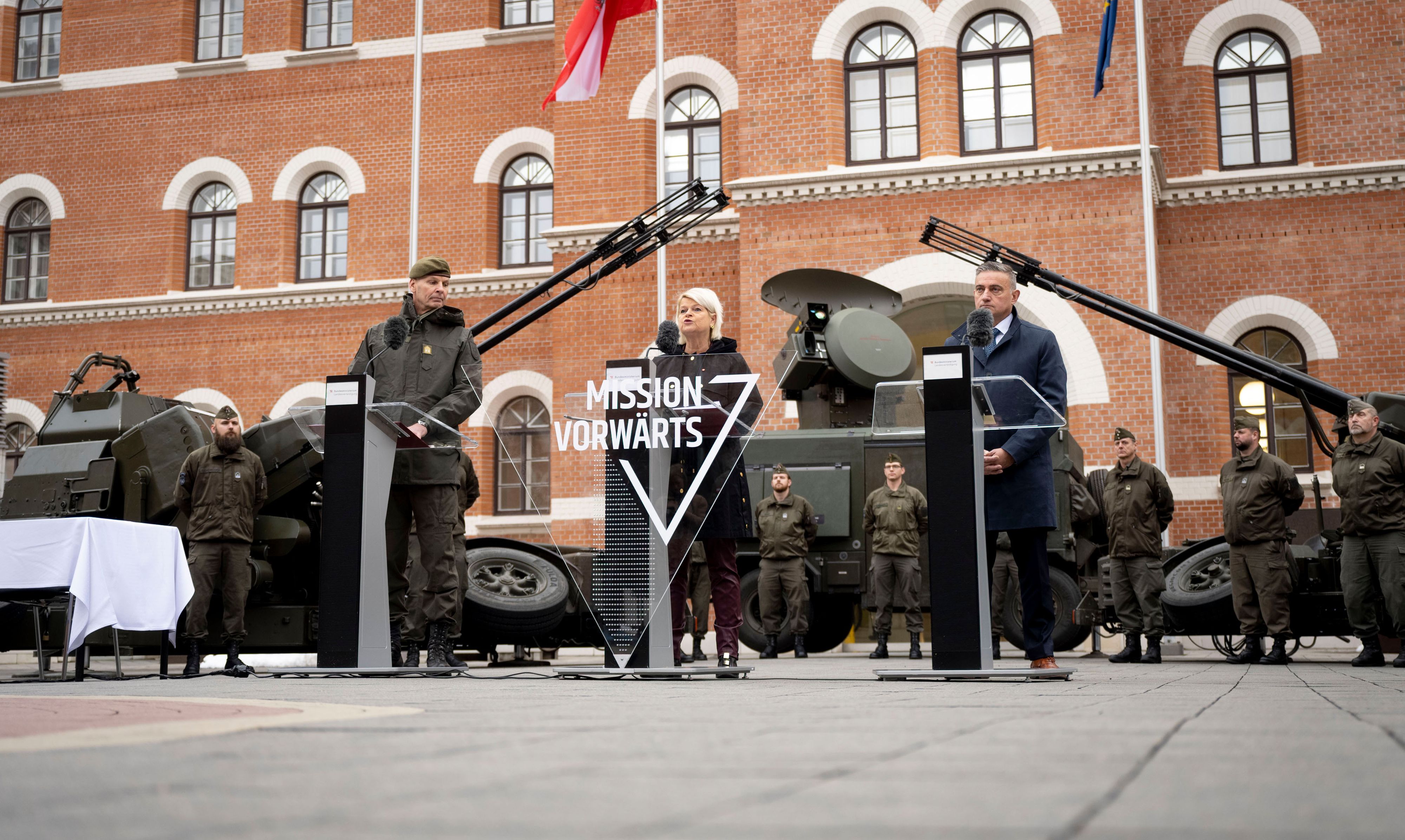 Verteidigungsministerin Klaudia Tanner ist mit der Modernisierung des Bundesheeres zufrieden.
