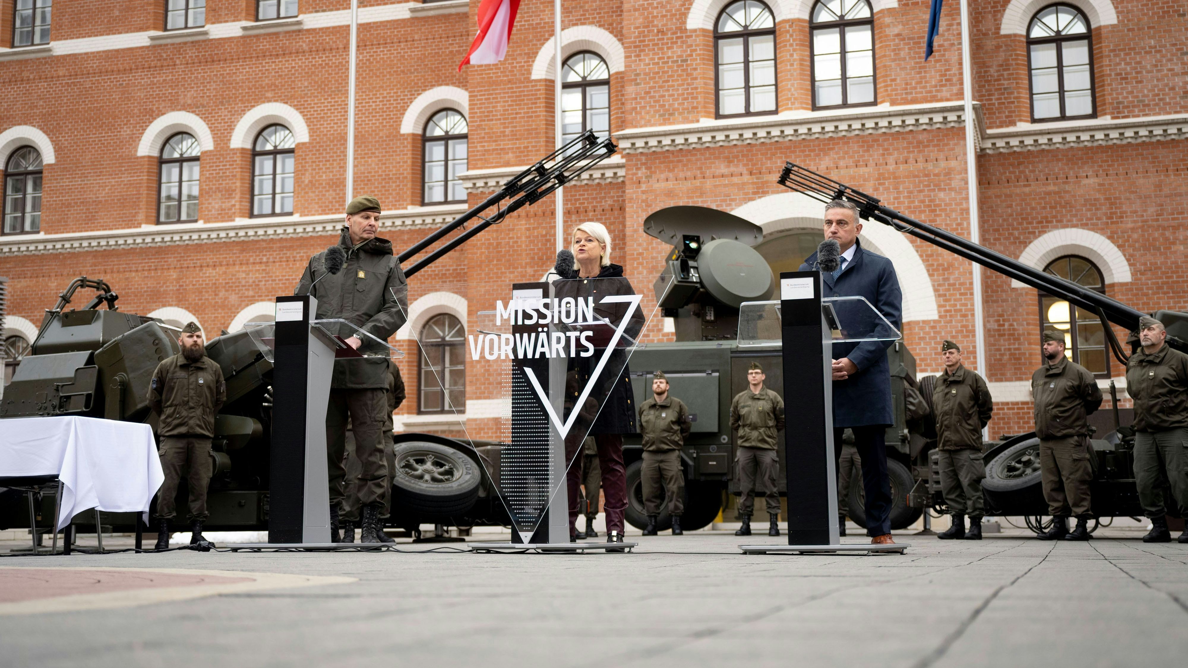 Verteidigungsministerin Klaudia Tanner