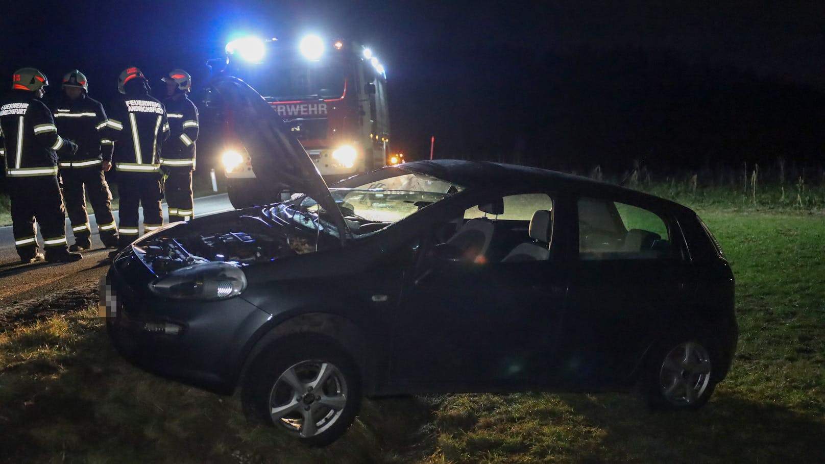 Autofahrerin nach Crash in OÖ in Wrack eingeschlossen