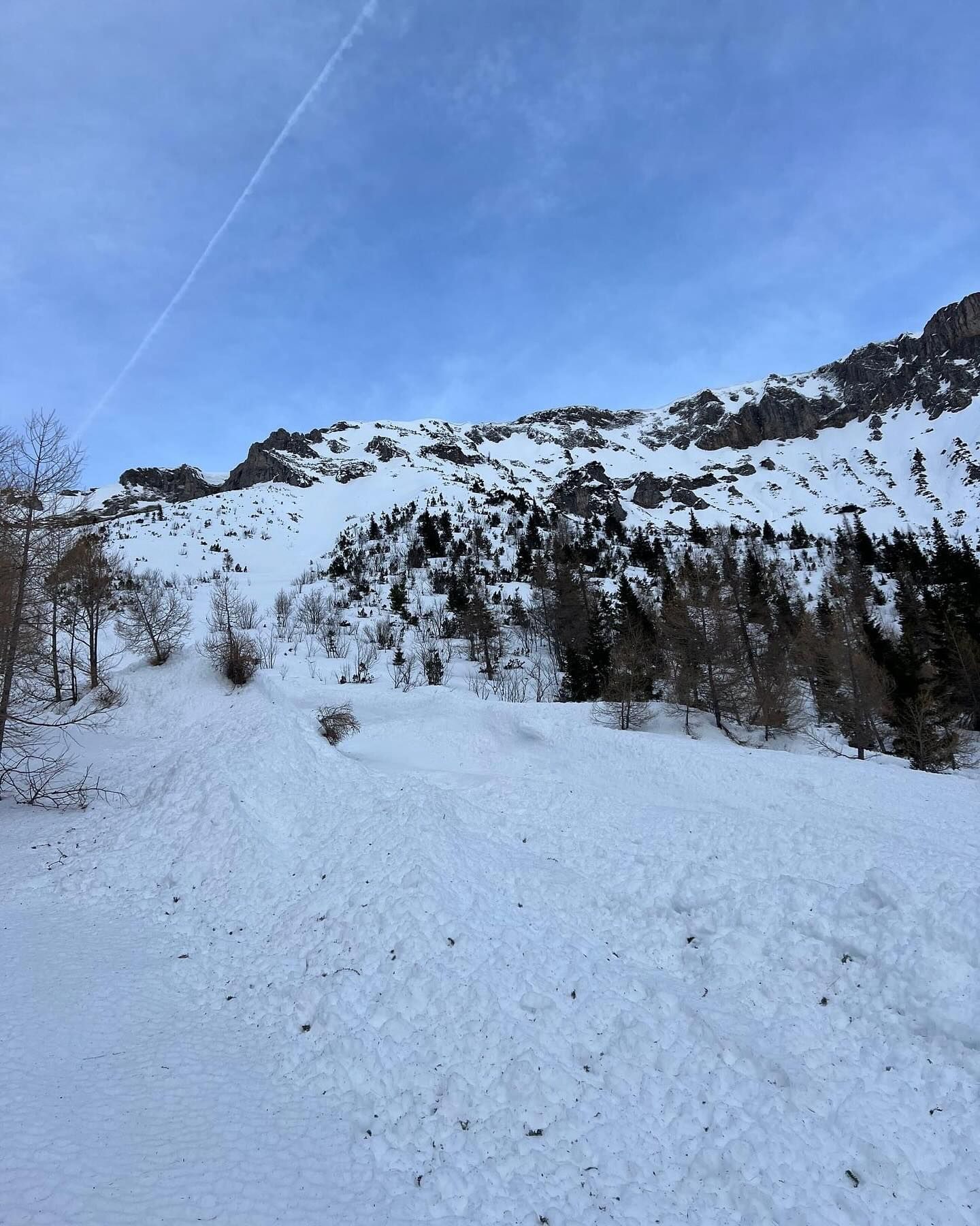 Auf der Rax und auf dem Schneeberg gingen bereits mehrere kleinere Lawinen ab.