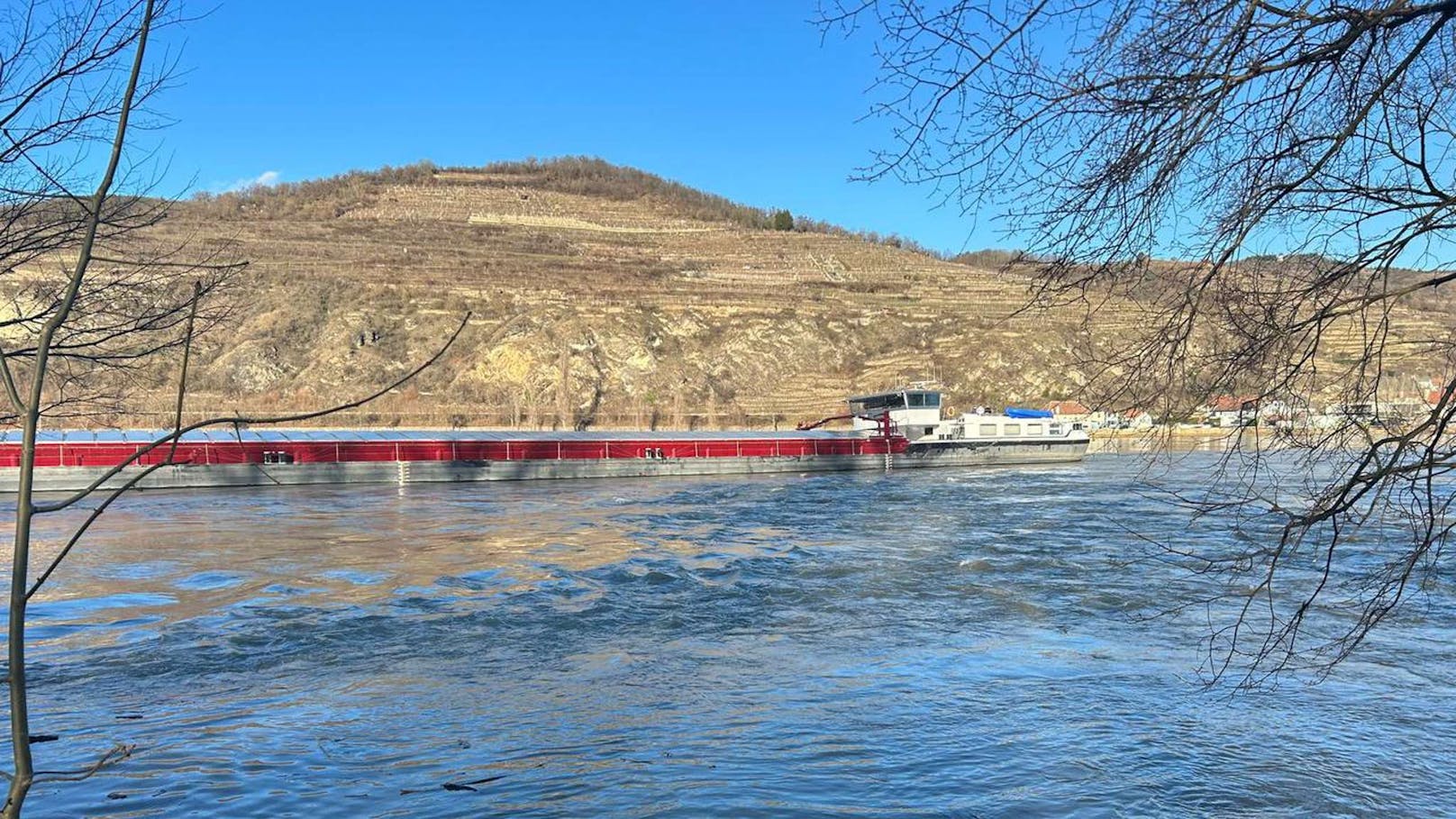 Laut Schifffahrtsbehörde hatte die Crew zuvor versucht, aufgrund eines technischen Defekts zu ankern.