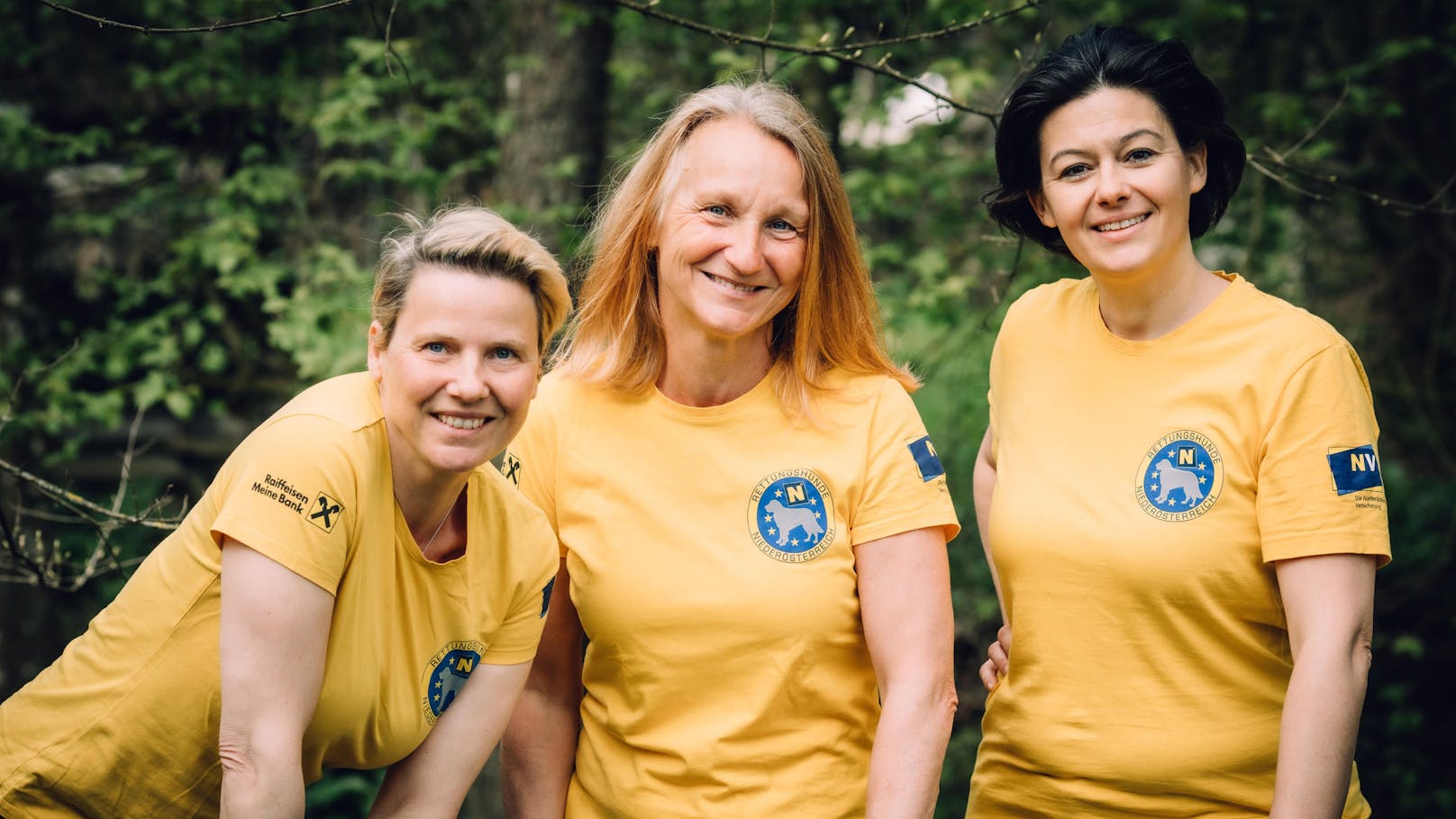 Birgit Richter (re.), Martina Hansbauer-Abrari (li.) und die jetzige Geschäftsführerin und Ausbildungsleiterin Karin Kuhn (Mi.) bildeten gemeinsam mit ihren Spürnasen die ersten drei Mantrailer-Teams der Rettungshunde NÖ.