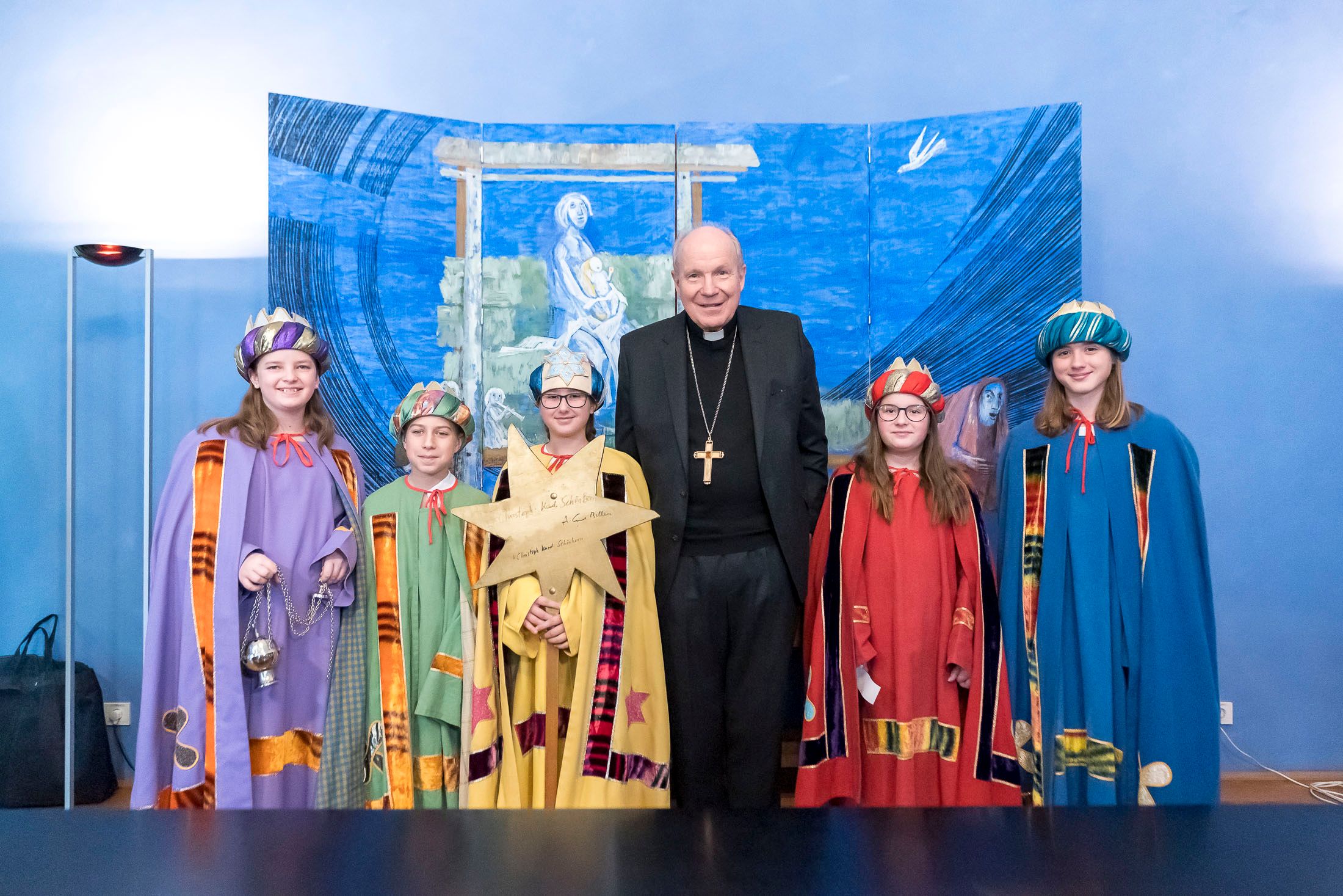 Eine Gruppe an Sternsingern besuchte zum Start der Dreikönigsaktion auch heuer wieder Kardinal Christoph Schönborn.