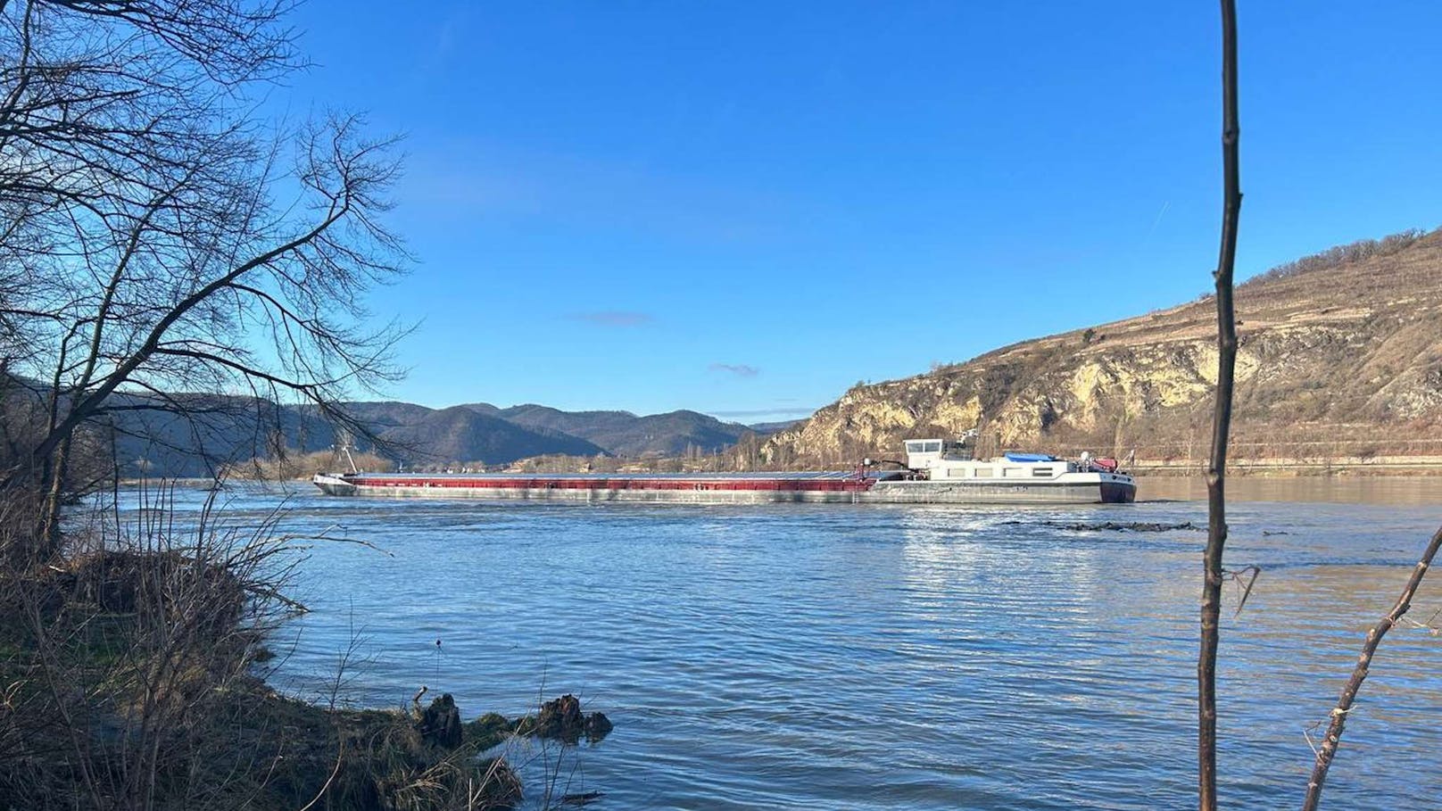 Das Schiff soll mit rund 20 Tonnen Weizen beladen sein.