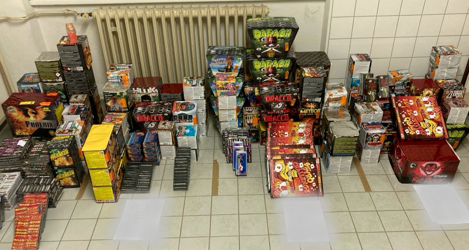 Die vier Männer wollten knapp 200 Kilogramm an illegalen Böllern nach Österreich schmuggeln. Die Polizei erwischte sie aber.