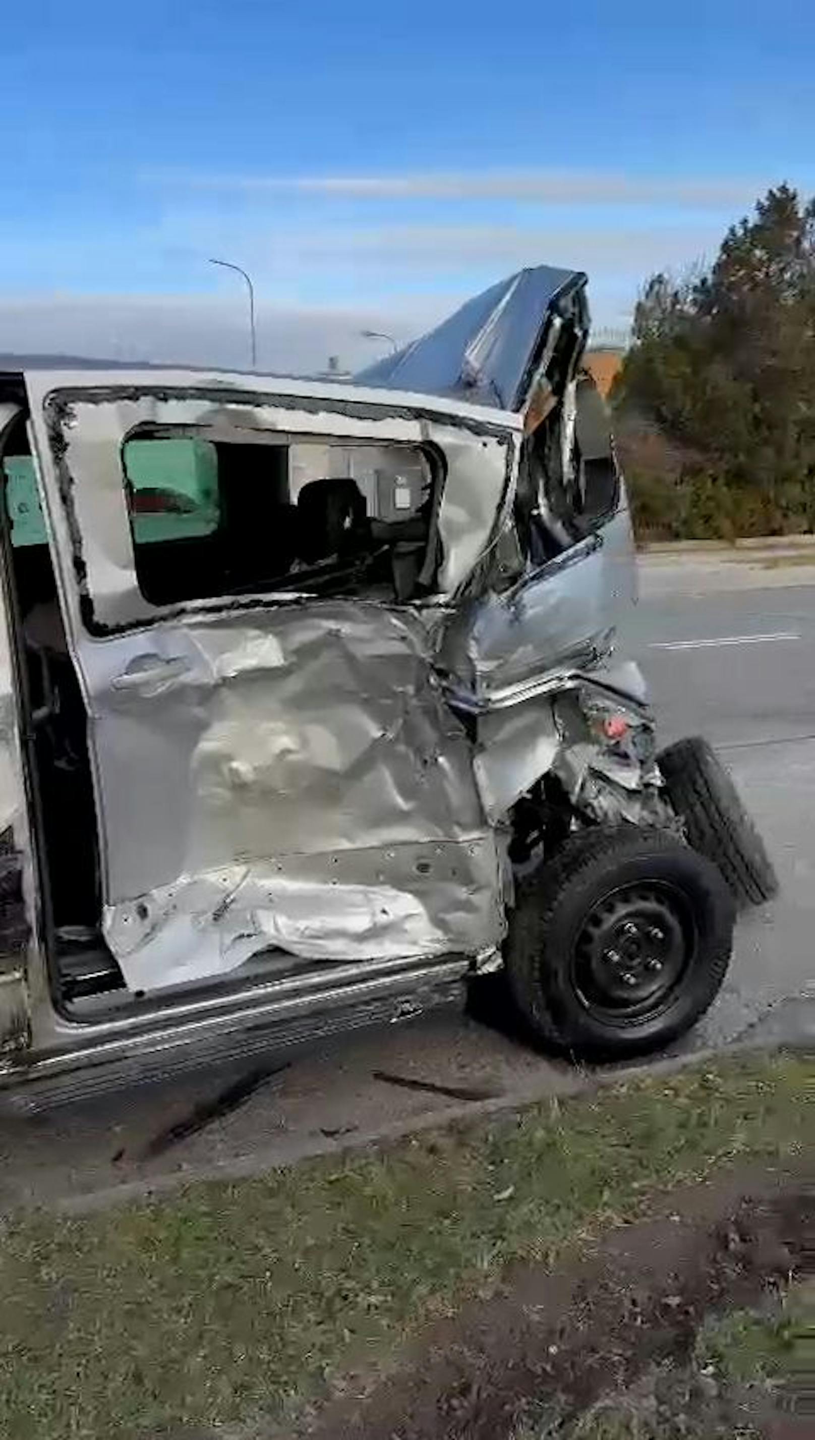 Glücklicherweise befanden sich zum Unfallzeitpunkt keine Insassen im Auto.