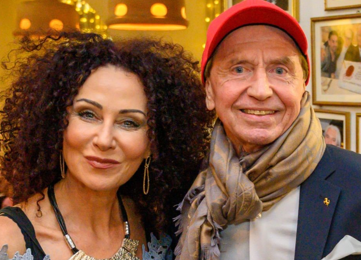Christina Mausi Lugner mit Heribert Kasper und den vermeindlichen Schal von Louis Vuitton