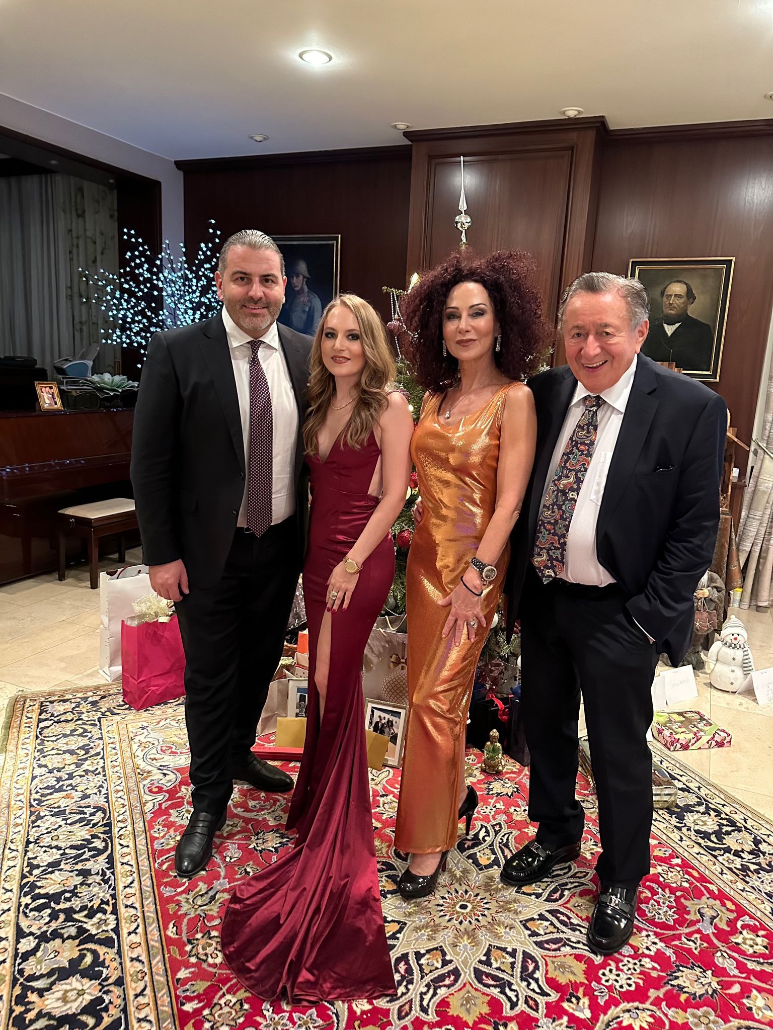 Feierten gemeinsam Weihnachten: Richard Lugner mit Ex-Frau Christina, Tochter Jacqueline und ihrem Verlobten Leo Kohlbauer