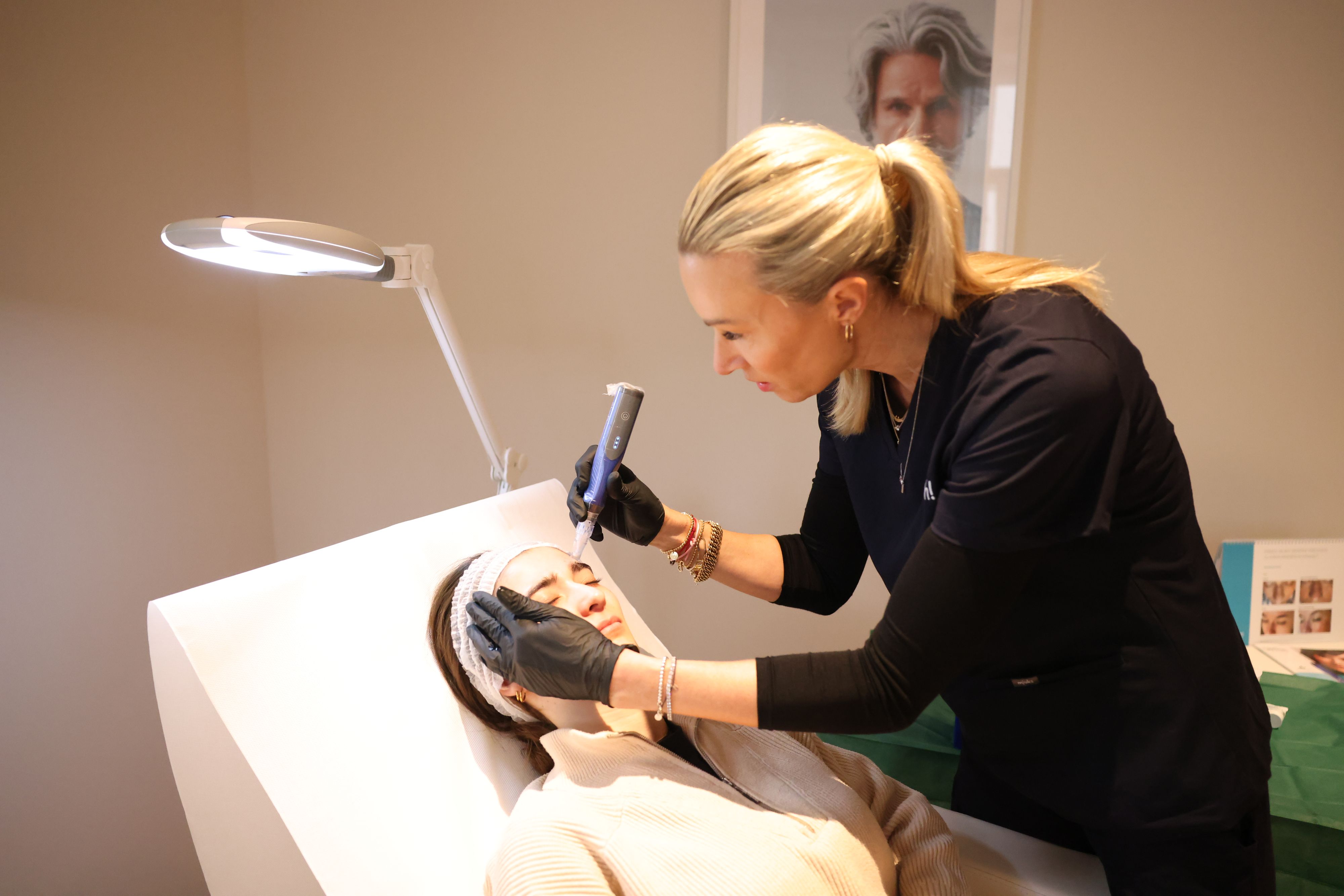 Nadelstiche sollen Hautbild verschönern. 