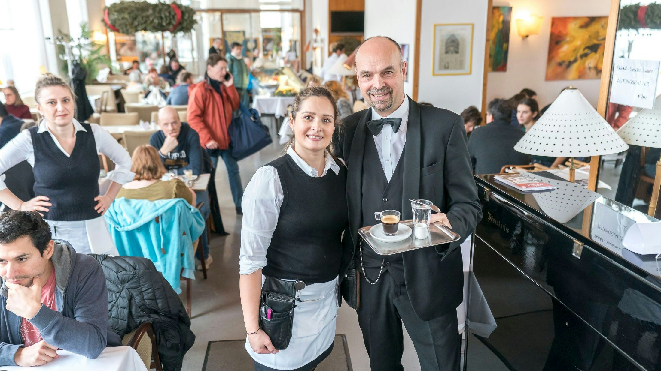 Neue Chefs für die Kellner im Café Prückel. 