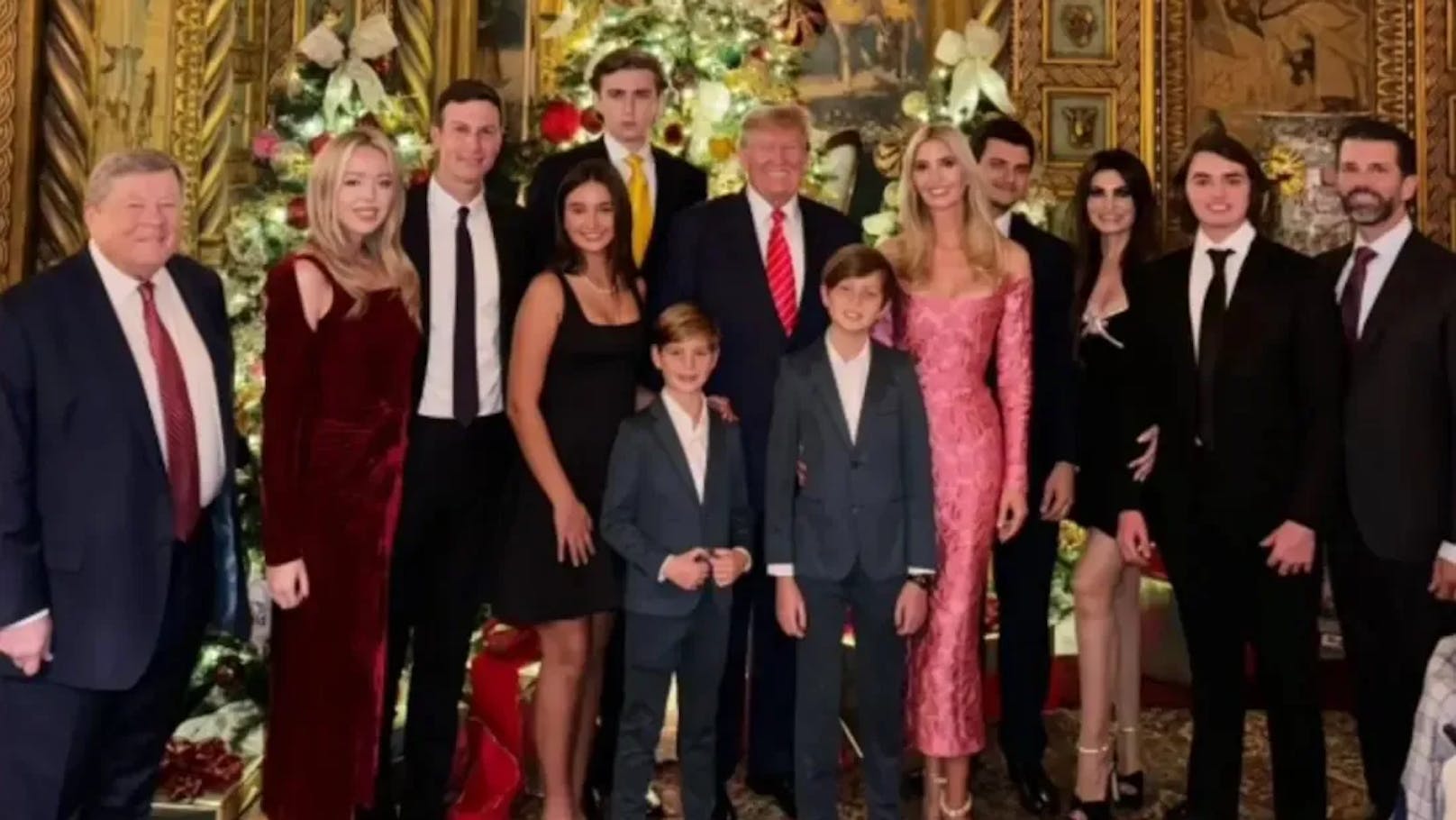 Das Weihnachtsfoto, auf dem Melania Trump fehlt, gab Anlass zu Spekulationen.