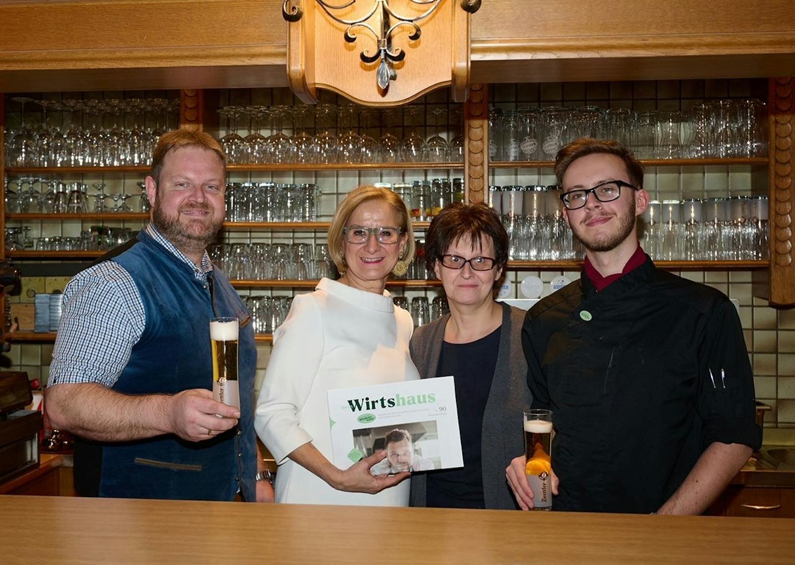 Landeshauptfrau Johanna Mikl-Leitner besucht das Landgasthaus der Familie Planer in St. Margarethen an der Sierning.