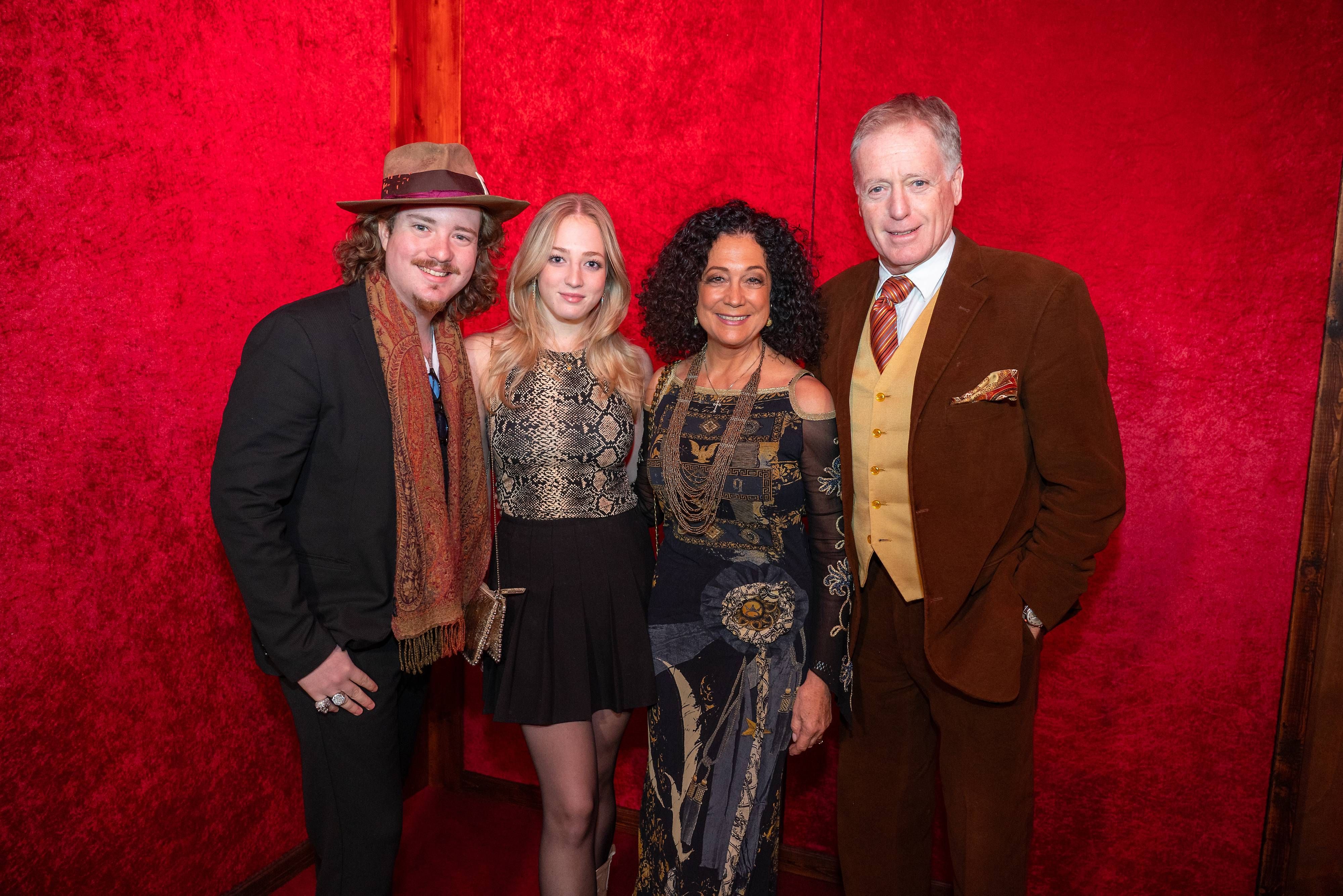 Barbara Wussoe mit Ehemann Albert Fortell und ihren Kinder Johanna und Nikolaus