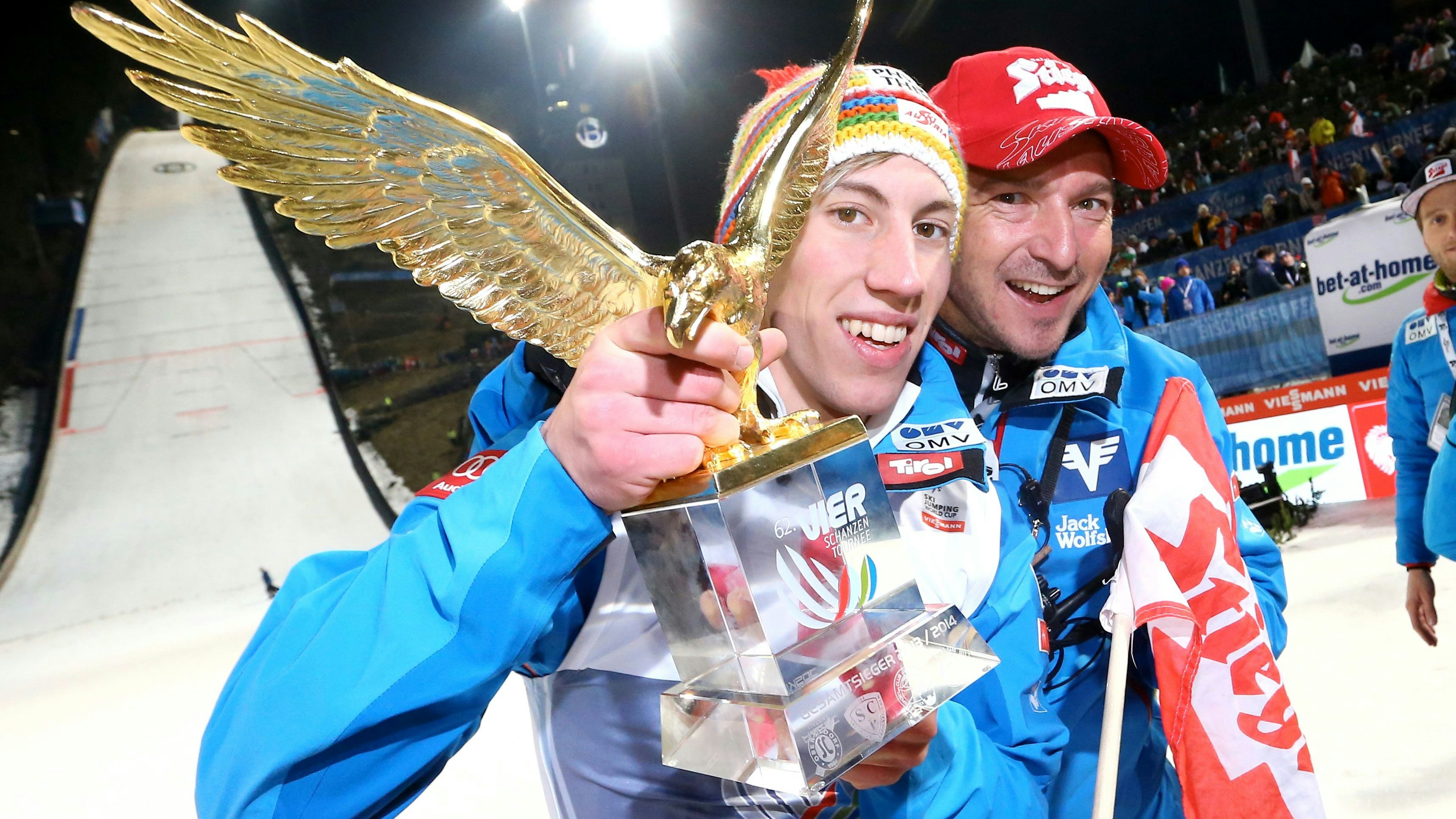 6. Jänner 2014: Thomas Diethart jubelt mit Coach Alex Pointner.