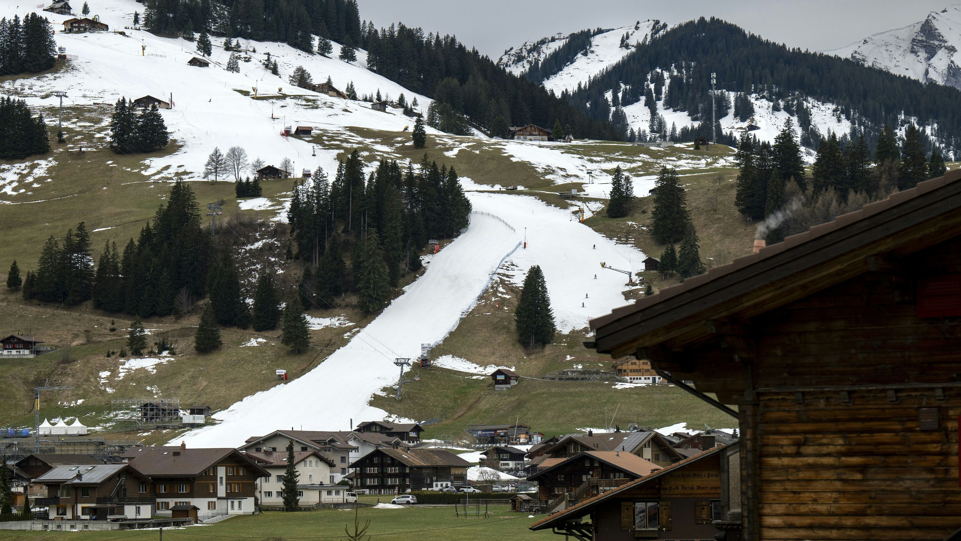 Bis jetzt sieht man mehr Wiese als Schnee in Adelboden.