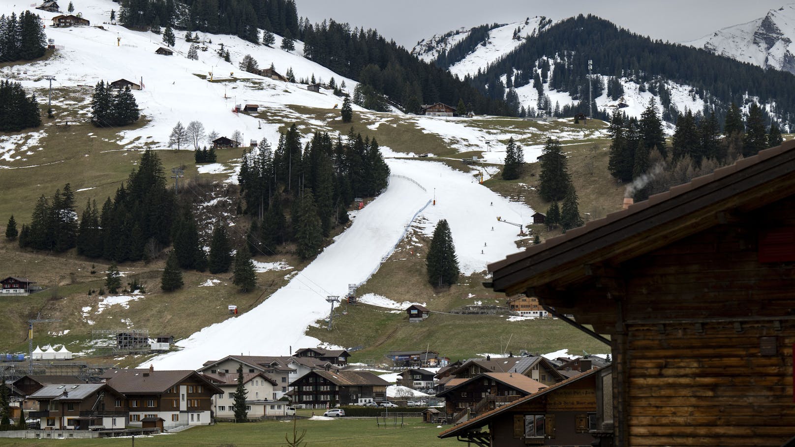 Kein Schnee! Ski-Klassiker in der Schweiz wackelt