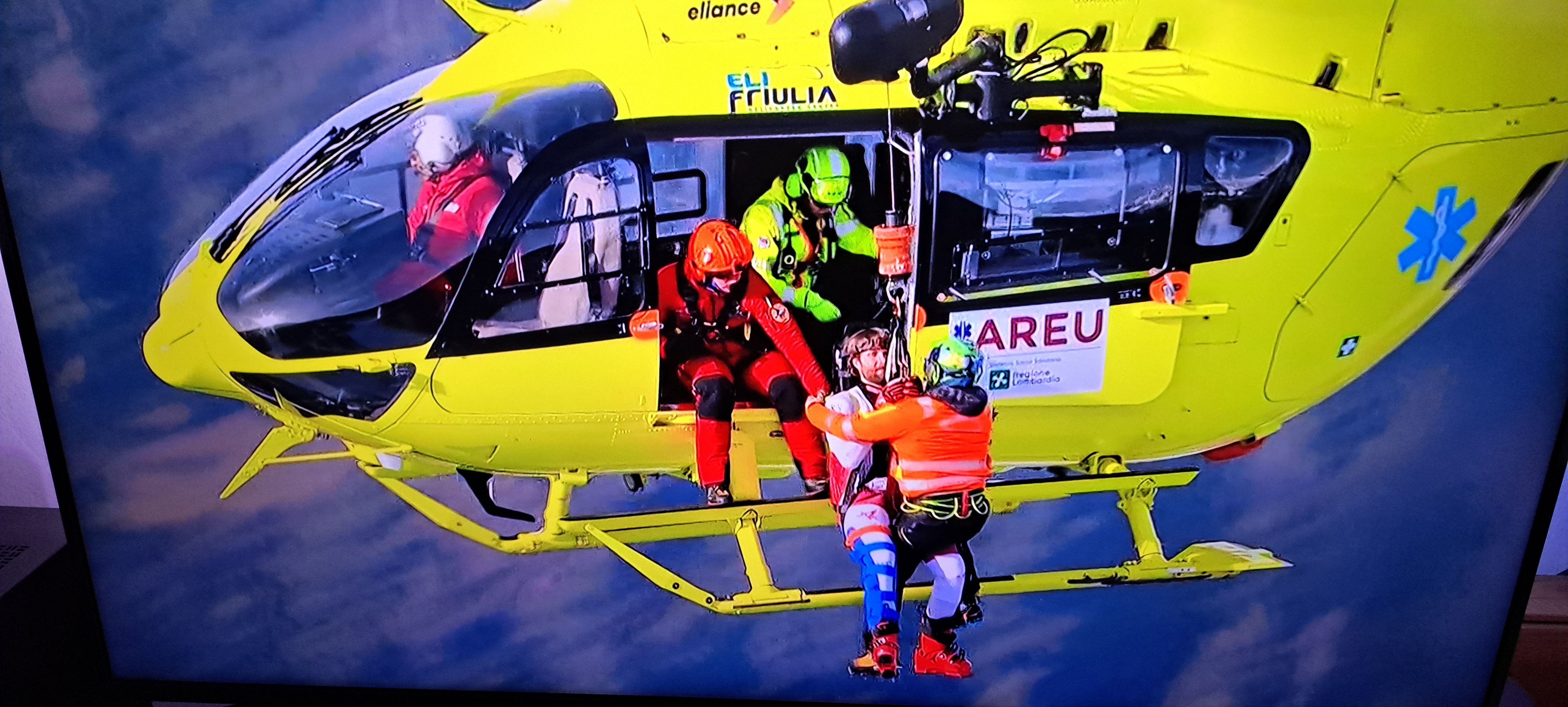 Marco Schwarz wird mit dem Heli abtransportiert