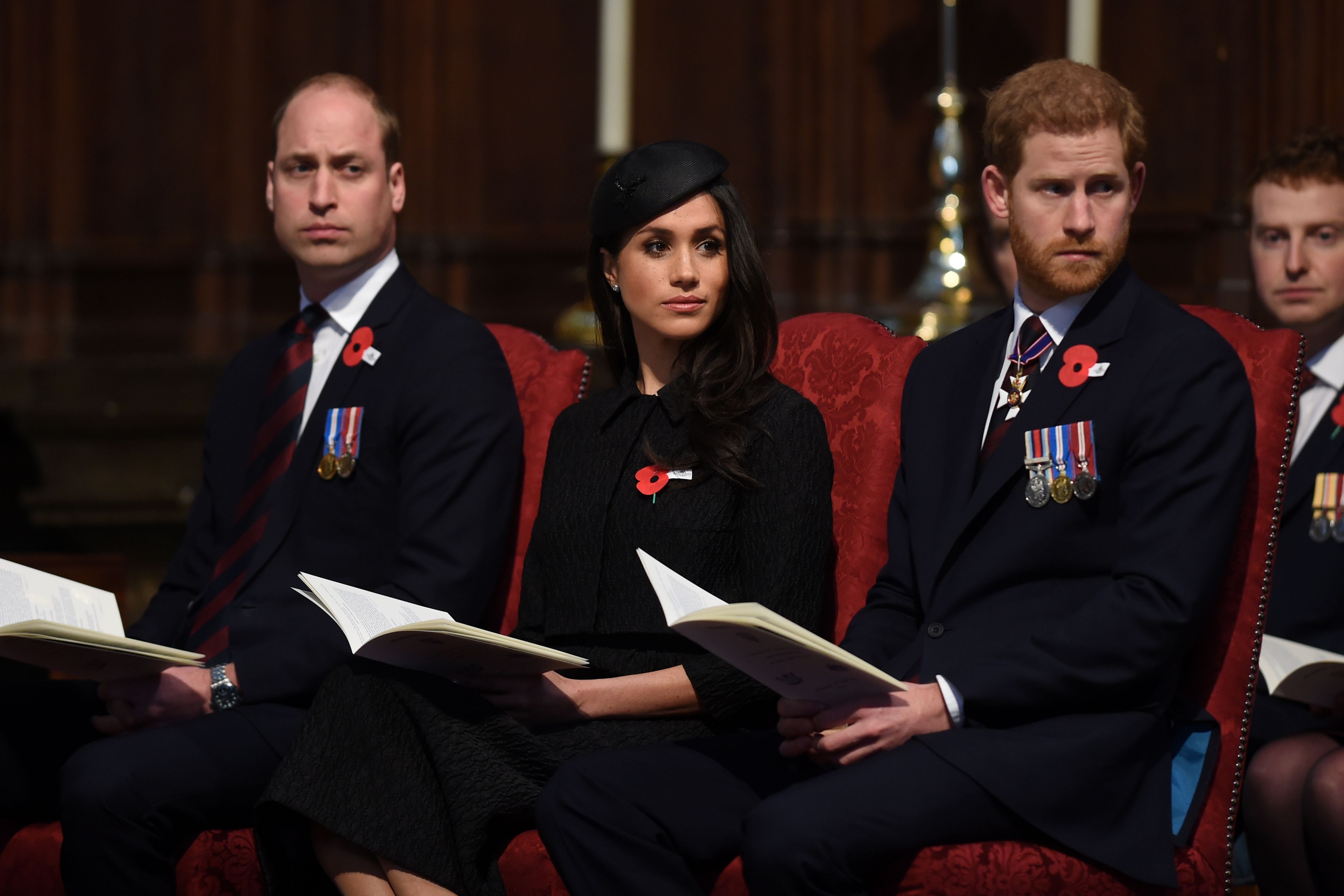 Prinz William mit Prinz Harry und Herzogin Meghan im Jahr 2018 bevor die beiden dem Königshaus den Rücken kehrten.