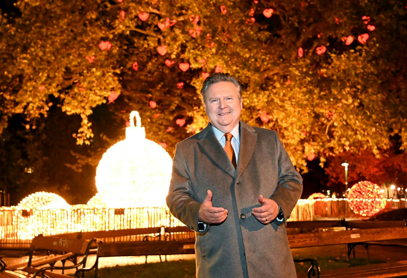 Wiens Bürgermeister Michael Ludwig nimmt am Silvesterpfad teil. Um Mitternacht sind er und seine Frau Irmtraud Teil des großen Walzertanzens am Wiener Graben.