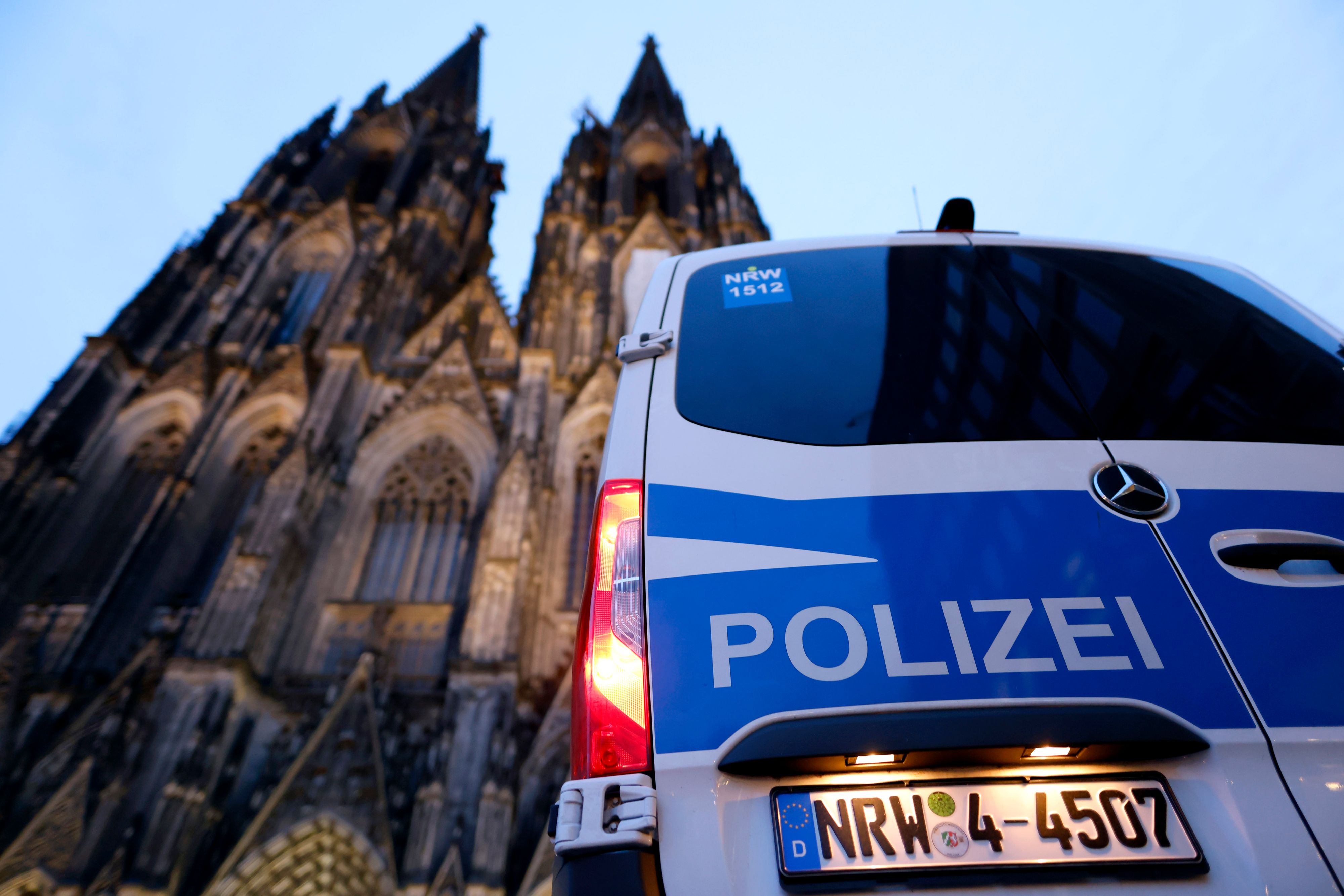Die vereitelten Anschläge in Köln und Wien seien ein Zeichen davon, dass die Terroristen wieder da seien, sagte Terror-Experte Peter Neumann.