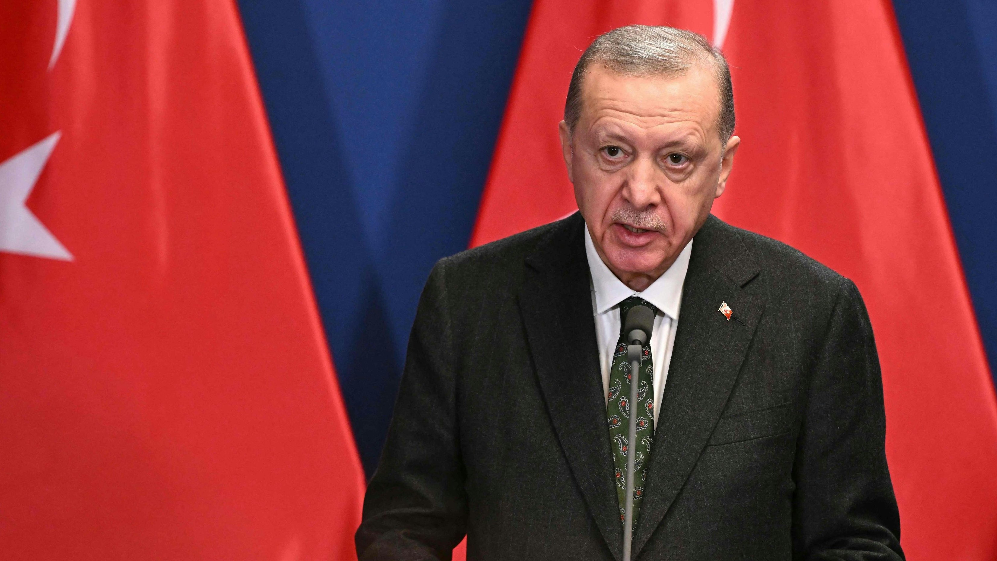 Download von www.picturedesk.com am 28.12.2023 (11:03).  Turkish President Recep Tayyip Erdogan attends a joint press conference with the Hungarian Prime Minister after talks at the prime minister's office at the Carmelite Monastery in Budapest, Hungary, on December 18, 2023. (Photo by ATTILA KISBENEDEK / AFP) - 20231218_PD4757 - Rechteinfo: Rights Managed (RM) Nur für redaktionelle Nutzung! Werbliche Nutzung erfordert Freigabe: bitte schicken Sie uns eine Anfrage.