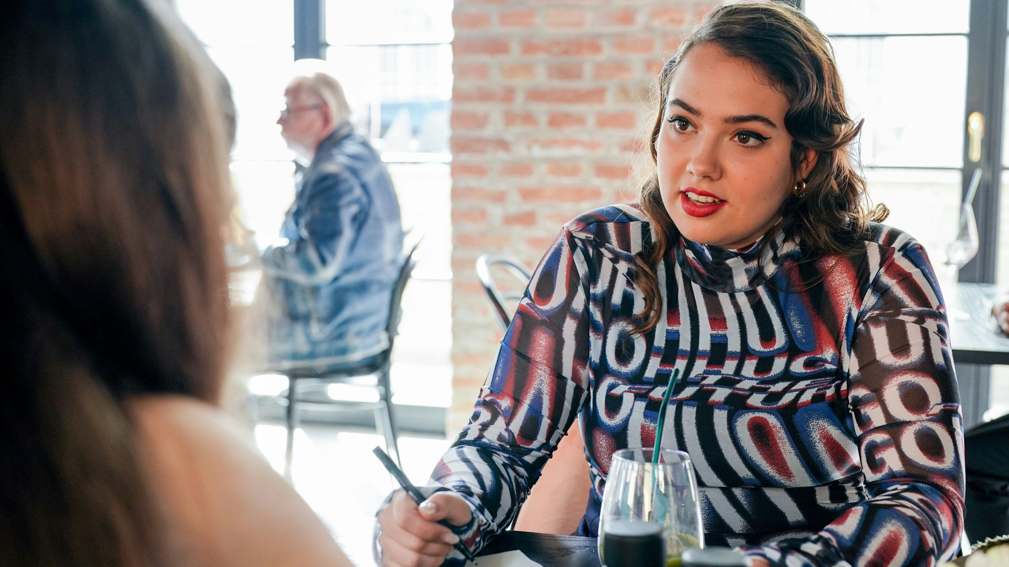 Mara Romei spielt Vero Amos