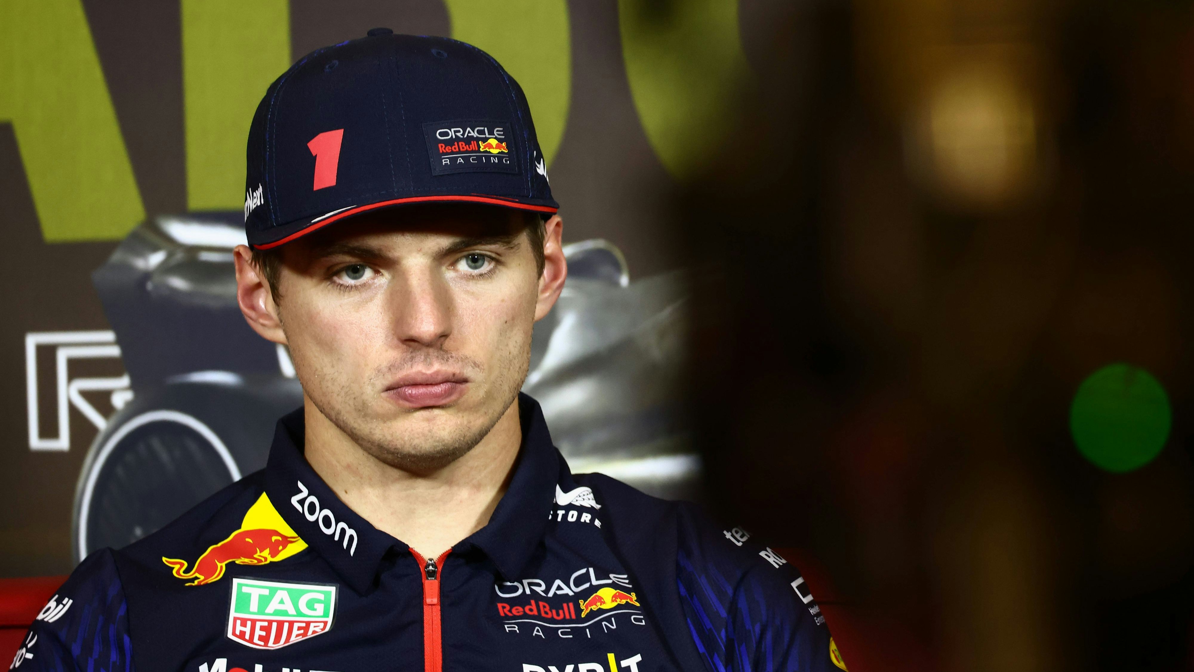 Max Verstappen wollte sich im Urlaub einen Mercedes leihen.