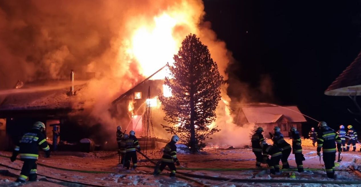 Die Schadenshöhe dürfte mehrere hunderttausend Euro betragen.