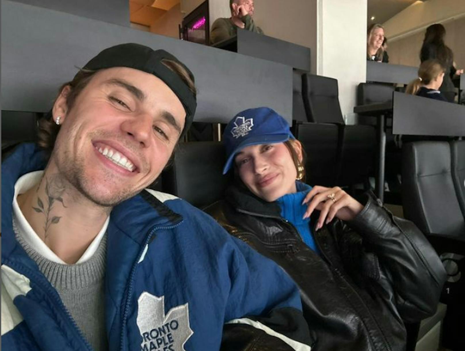 Justin Bieber und Ehefrau Hailey genossen den Abend bei einem Eishockey-Spiel der Toronto Maple Leafs.