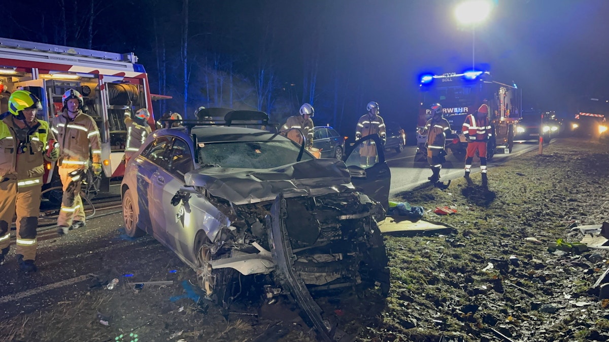 Verkehrsunfall auf der Loferer Bundesstrasse in Söll  -Fotocredit: ZOOM.TIROL 