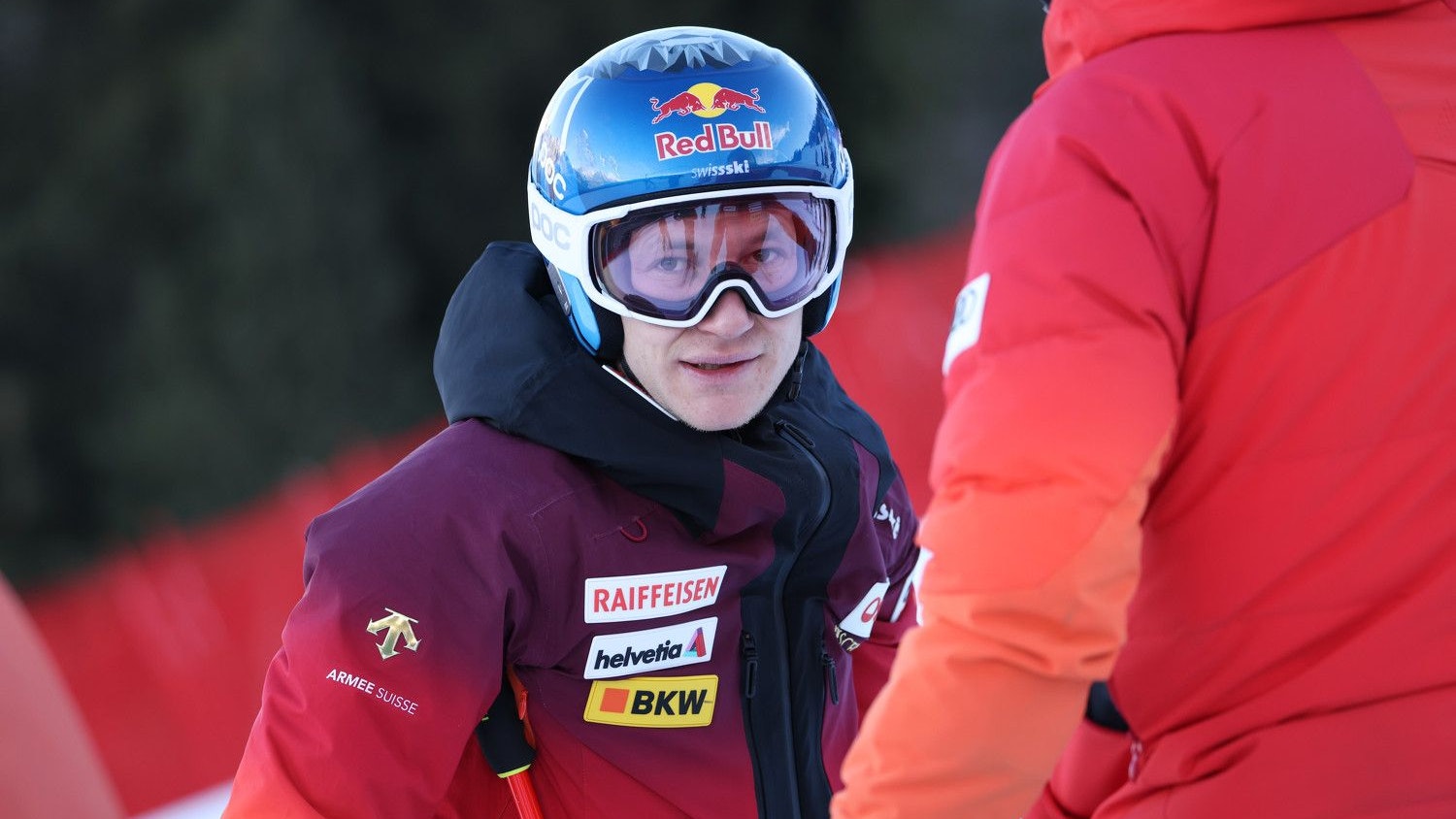 Ski-Star Marco Odermatt spricht über die schwere Verletzung von Marco Schwarz. 
