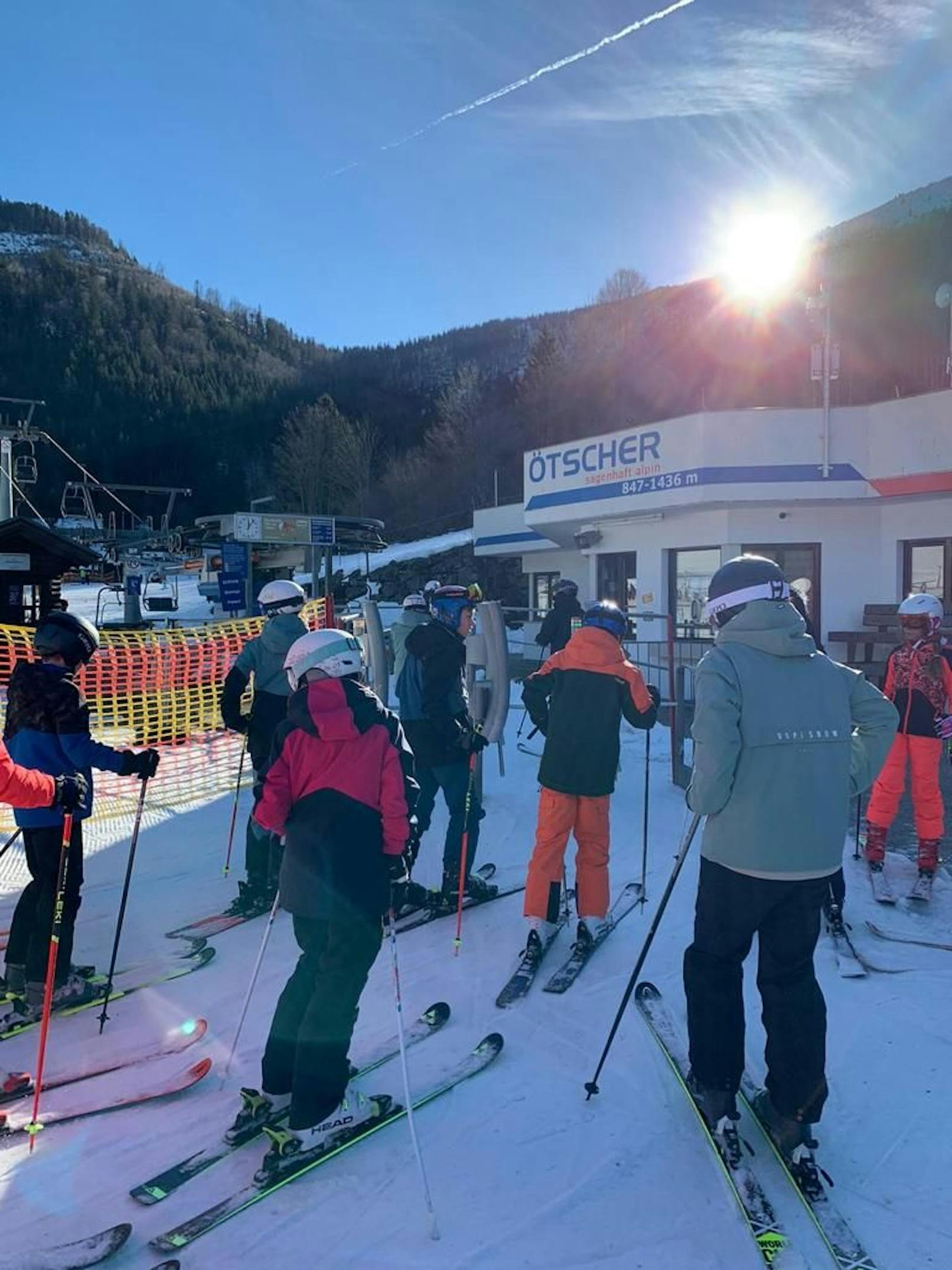 Das Traumwetter lockt viele Skifans in die Berge.