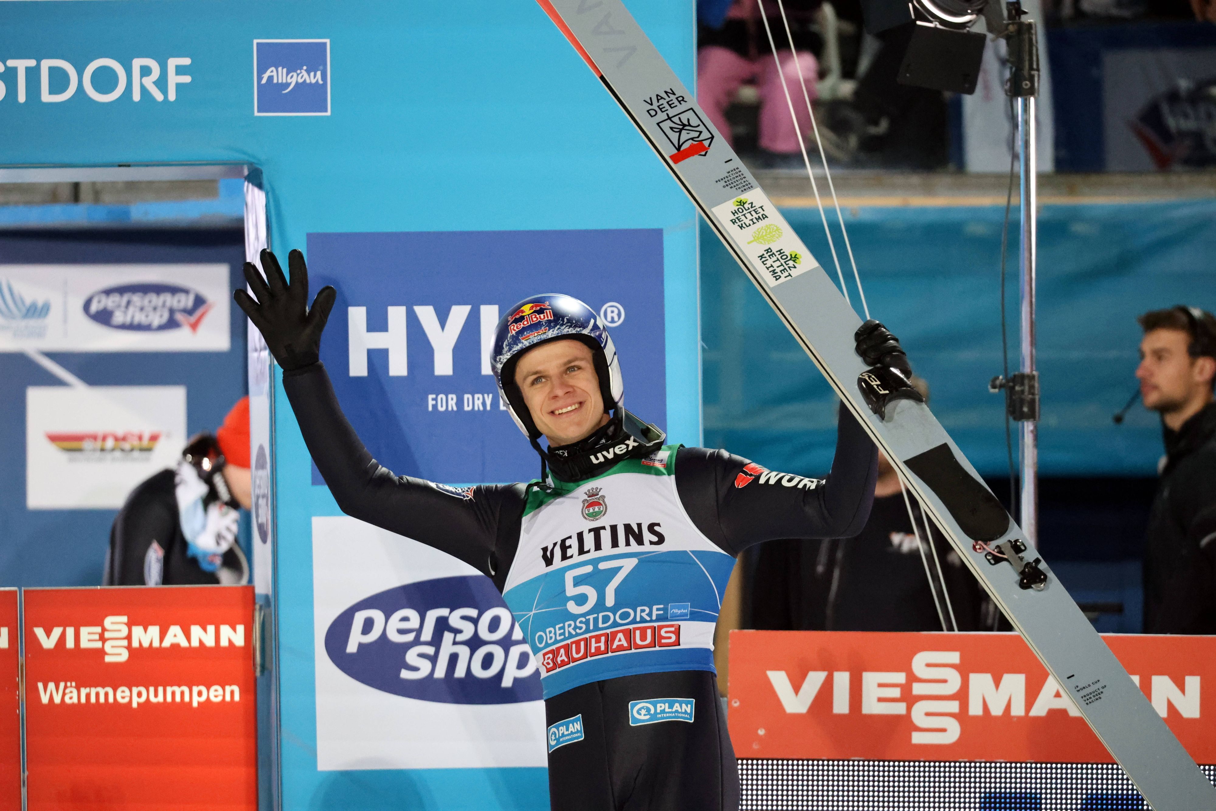 Andreas Wellinger hat das Auftaktspringen der Vierschanzentournee gewonnen.