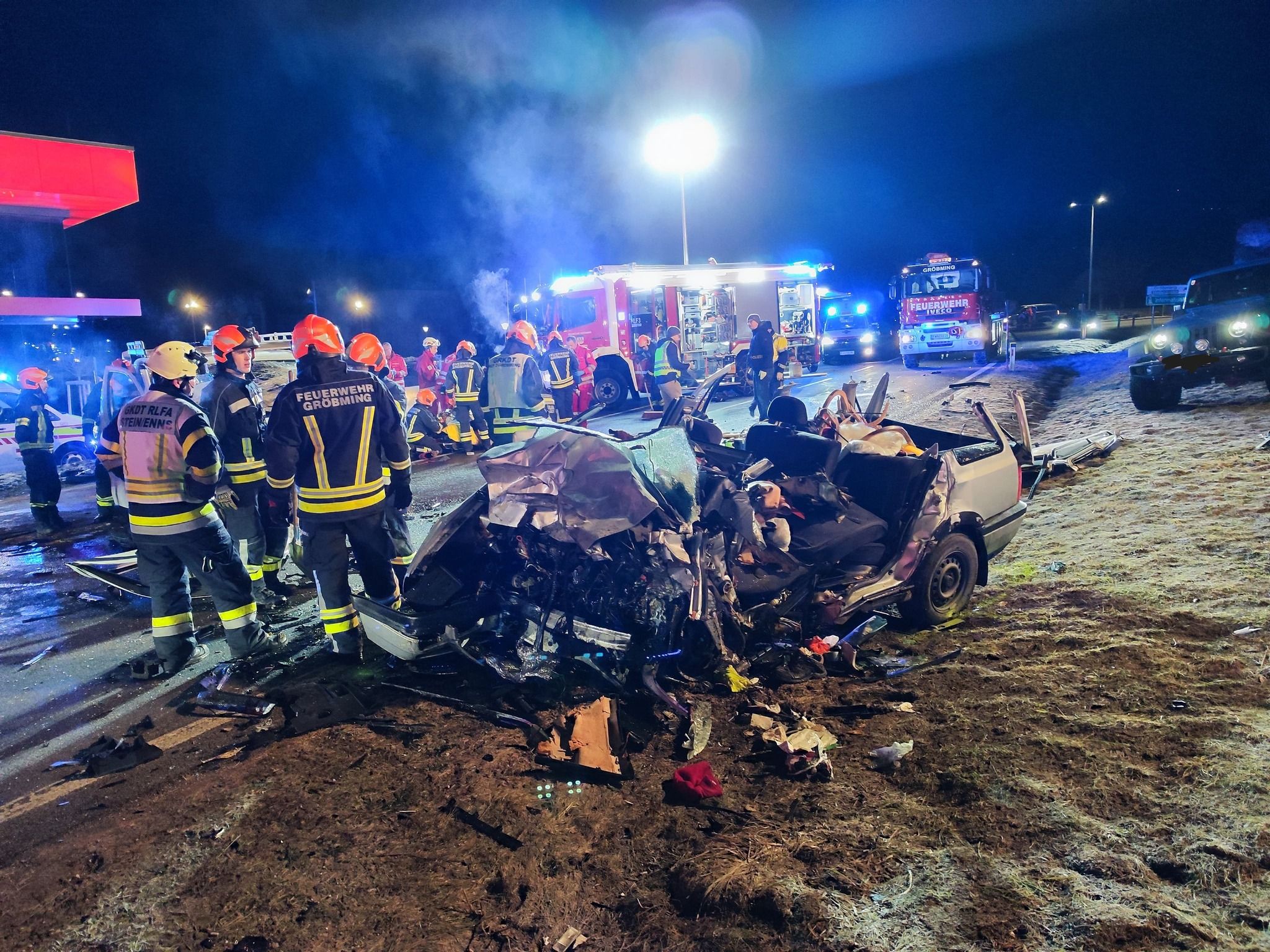 Der 51-jährige VW-Lenker verstarb an der Unfallstelle.