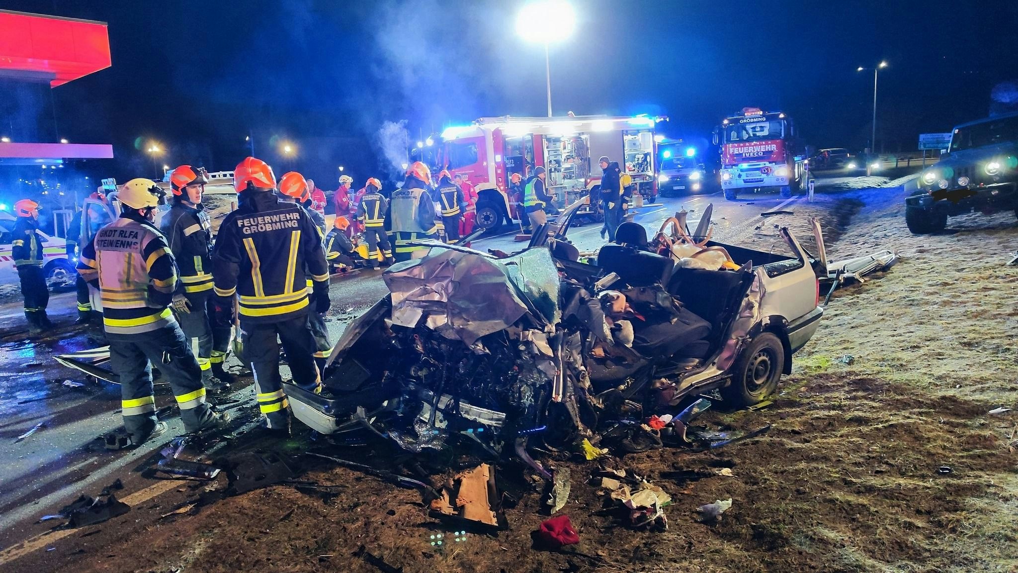 Der 51-jährige VW-Lenker verstarb an der Unfallstelle.