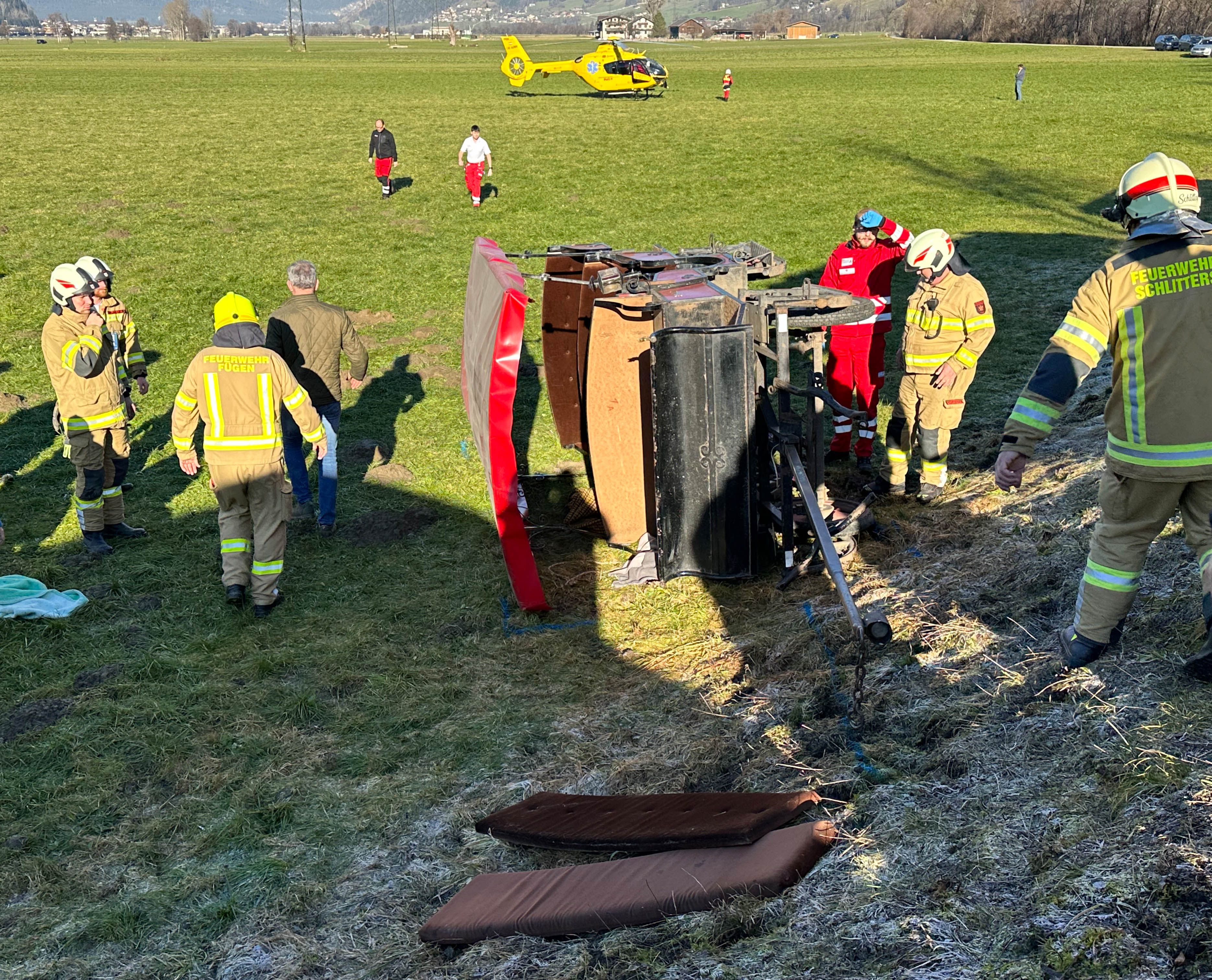 Grosseinsatz nach Kutschenunfall in Fügen  -Fotocredit: ZOOM.TIROL 