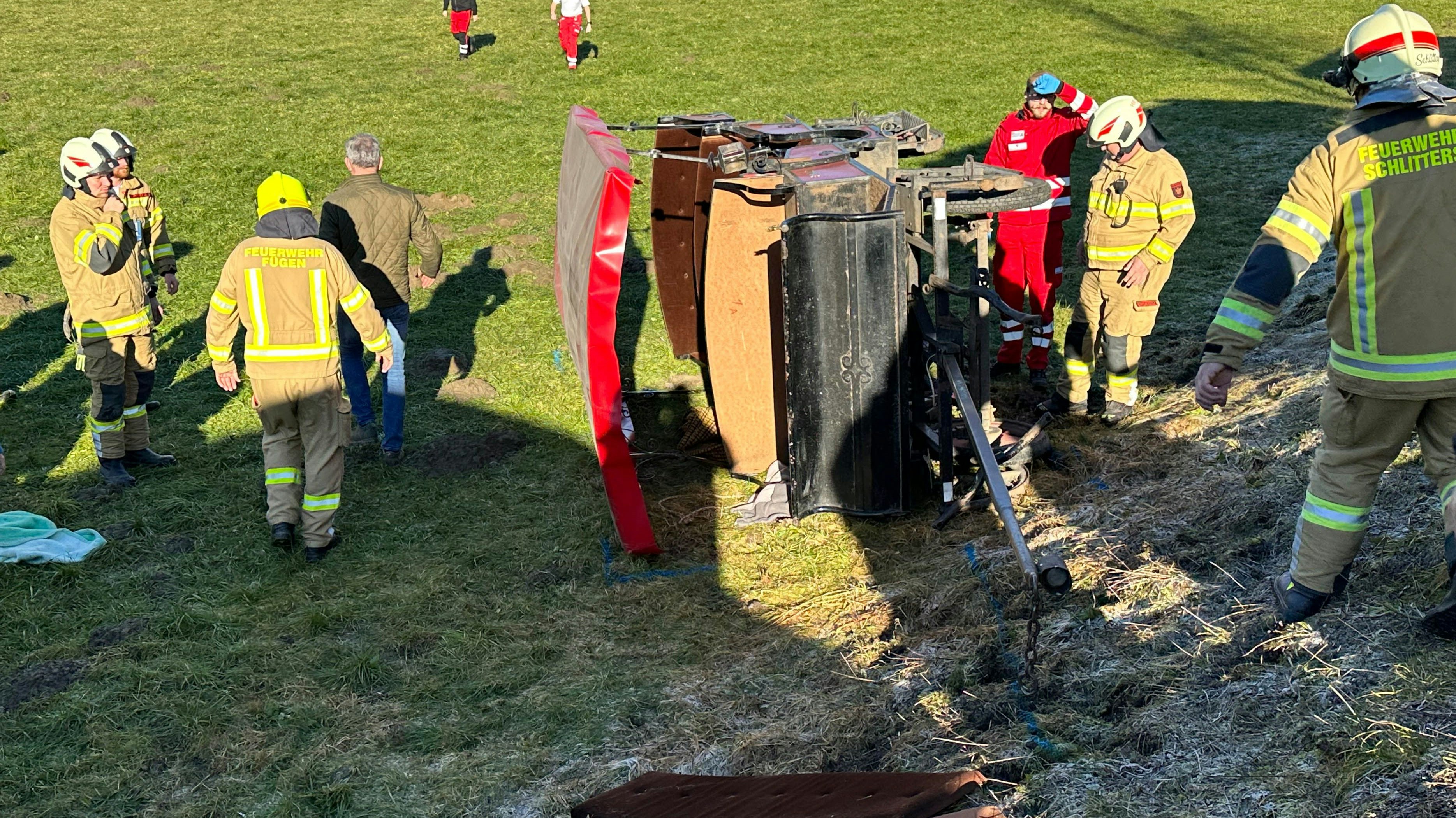 Grosseinsatz nach Kutschenunfall in Fügen  -Fotocredit: ZOOM.TIROL 