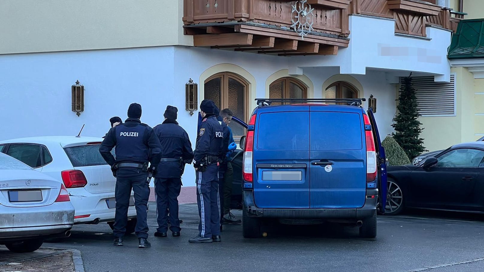 13 Flüchtlinge in Klein-Lkw – Schlepper (19) verhaftet