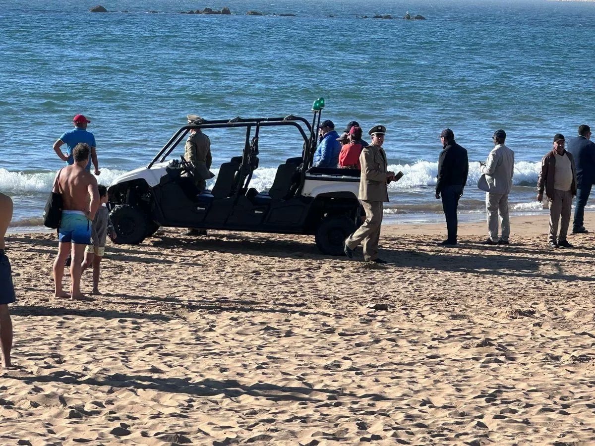 Am Strand von Agadir wurde am 28. Dezember 2023 ein Mann festgenommen, der zuvor auf Badegäste losgegangen war. 