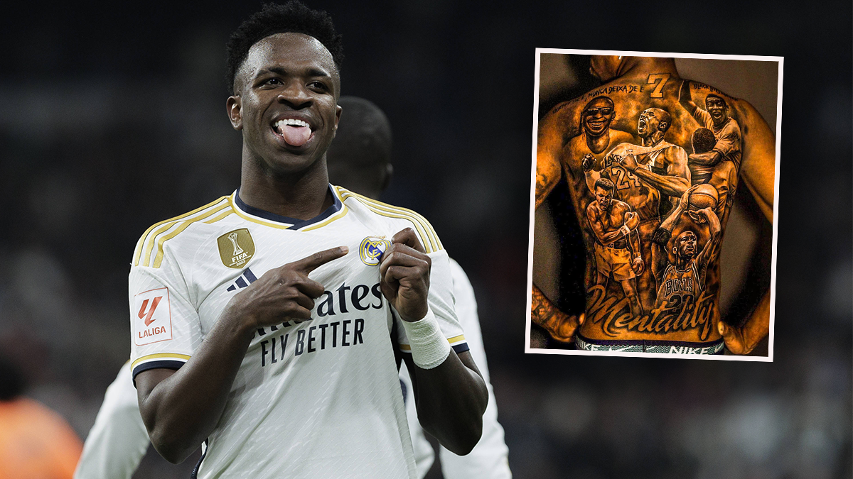 Fußball-Star Vinicius Junior zeigt sein großes Rücken-Tattoo. 
