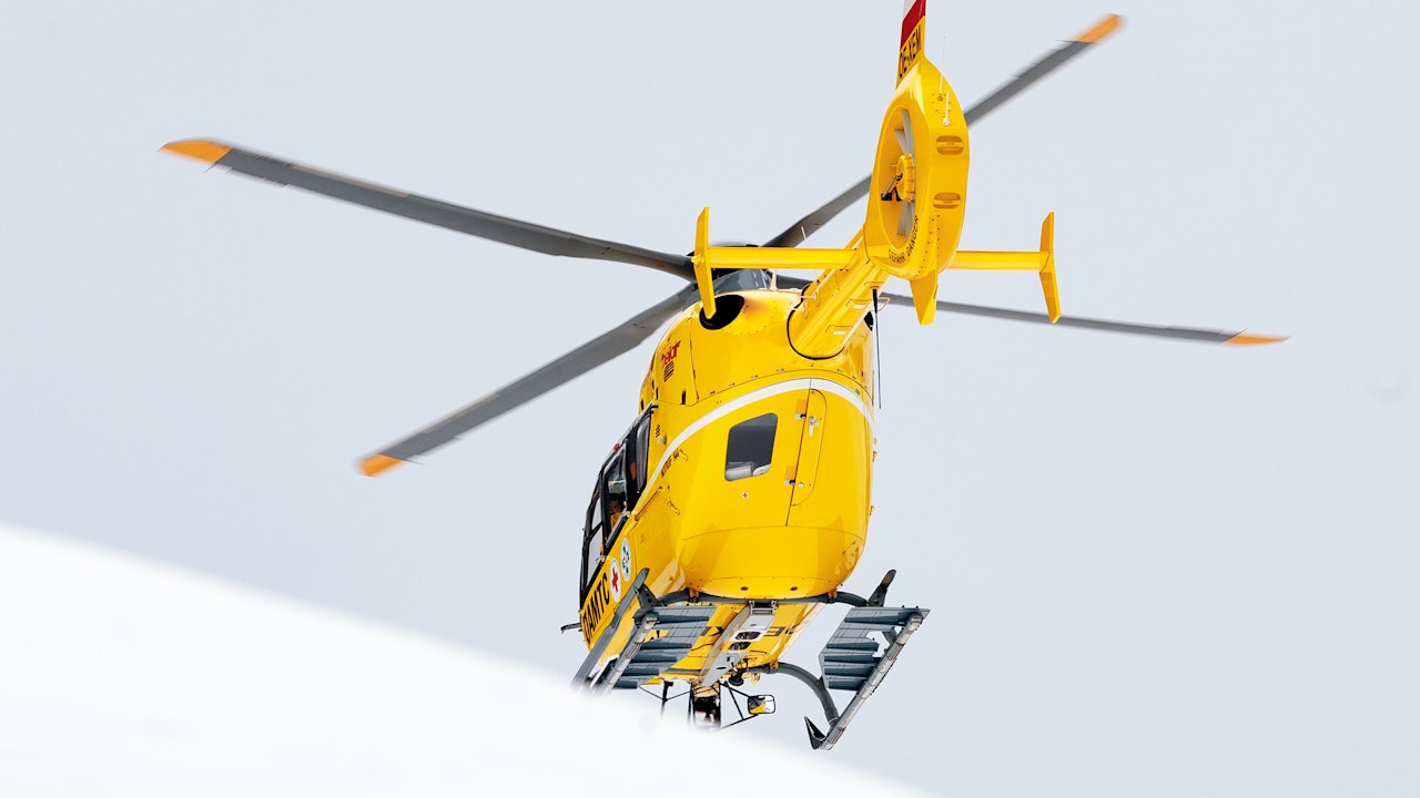 Heute.at - Mäderl (7) knallt mit Ski ungebremst gegen Baum