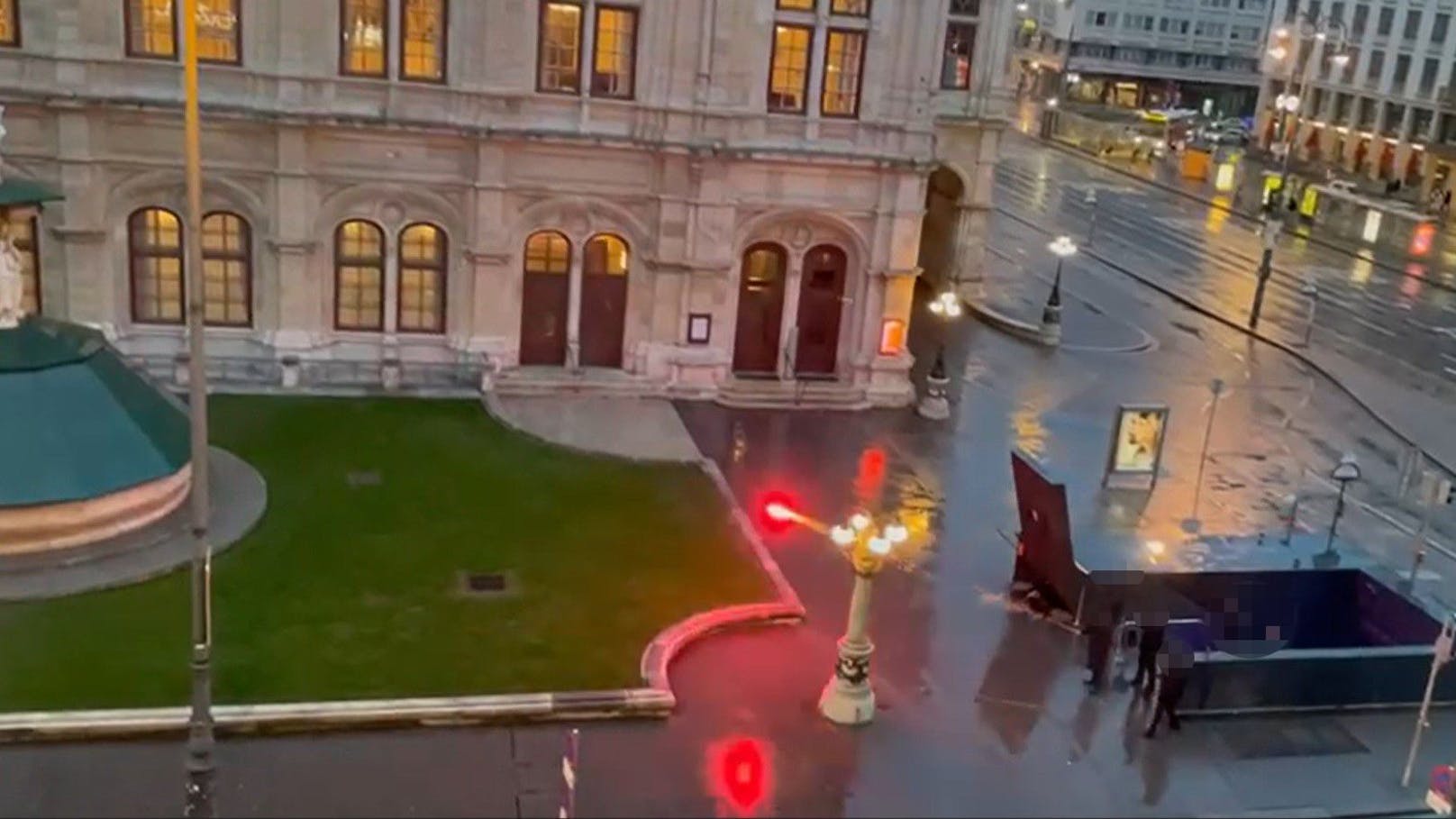 Securitys von Nobel-Club feuern Pyro vor Oper ab